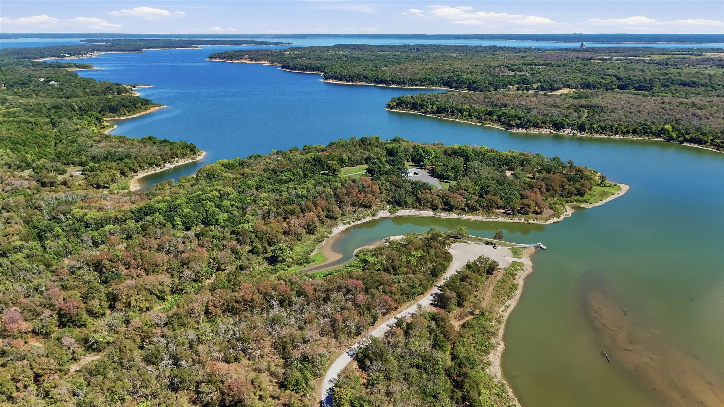 Single Family Residence For Sale in Grayson County , 113 Willow Drive, Pottsboro, Texas 75076, 2 Bedroom, 2 Bathroom, 2 Garage spaces, 894 Sqft, built in 1982, mls#21406877, Real Estate Agent in Pottsboro, Homes For Sale in Grayson county, Homes For Sale in Pottsboro, Realtor in Pottsboro Texas, Real Estate Brokerage Independent Realty Texas, Luminita Cordes Realtor