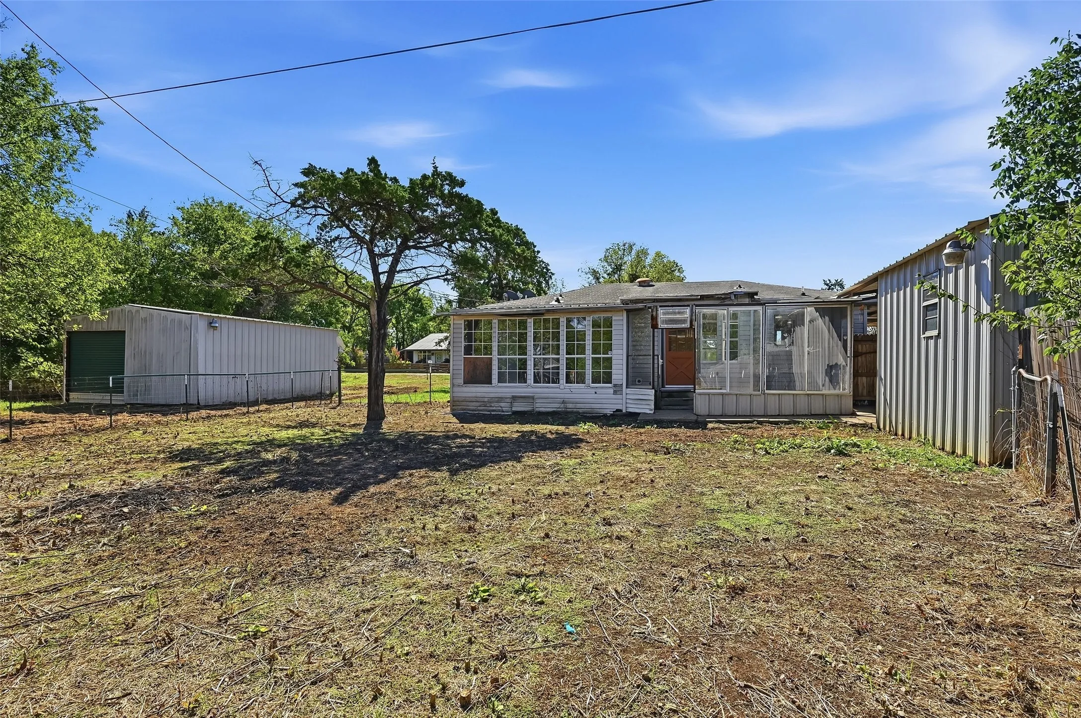 Single Family Residence For Sale in Grayson County , 113 Willow Drive, Pottsboro, Texas 75076, 2 Bedroom, 2 Bathroom, 2 Garage spaces, 894 Sqft, built in 1982, mls#21406877, Real Estate Agent in Pottsboro, Homes For Sale in Grayson county, Homes For Sale in Pottsboro, Realtor in Pottsboro Texas, Real Estate Brokerage Independent Realty Texas, Luminita Cordes Realtor