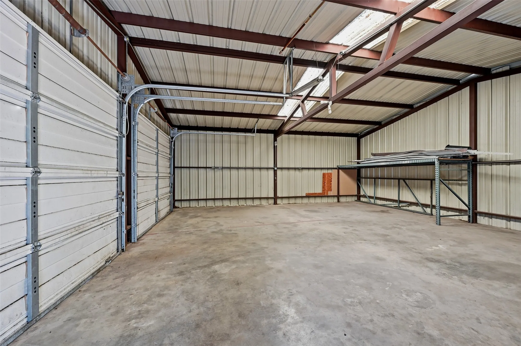 Single Family Residence For Sale in Grayson County , 113 Willow Drive, Pottsboro, Texas 75076, 2 Bedroom, 2 Bathroom, 2 Garage spaces, 894 Sqft, built in 1982, mls#21406877, Real Estate Agent in Pottsboro, Homes For Sale in Grayson county, Homes For Sale in Pottsboro, Realtor in Pottsboro Texas, Real Estate Brokerage Independent Realty Texas, Luminita Cordes Realtor