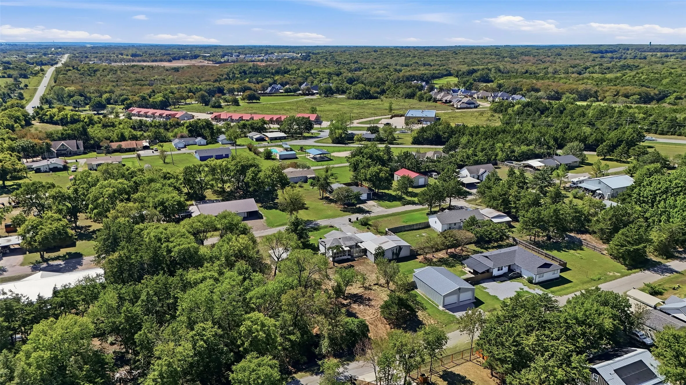 Single Family Residence For Sale in Grayson County , 113 Willow Drive, Pottsboro, Texas 75076, 2 Bedroom, 2 Bathroom, 2 Garage spaces, 894 Sqft, built in 1982, mls#21406877, Real Estate Agent in Pottsboro, Homes For Sale in Grayson county, Homes For Sale in Pottsboro, Realtor in Pottsboro Texas, Real Estate Brokerage Independent Realty Texas, Luminita Cordes Realtor