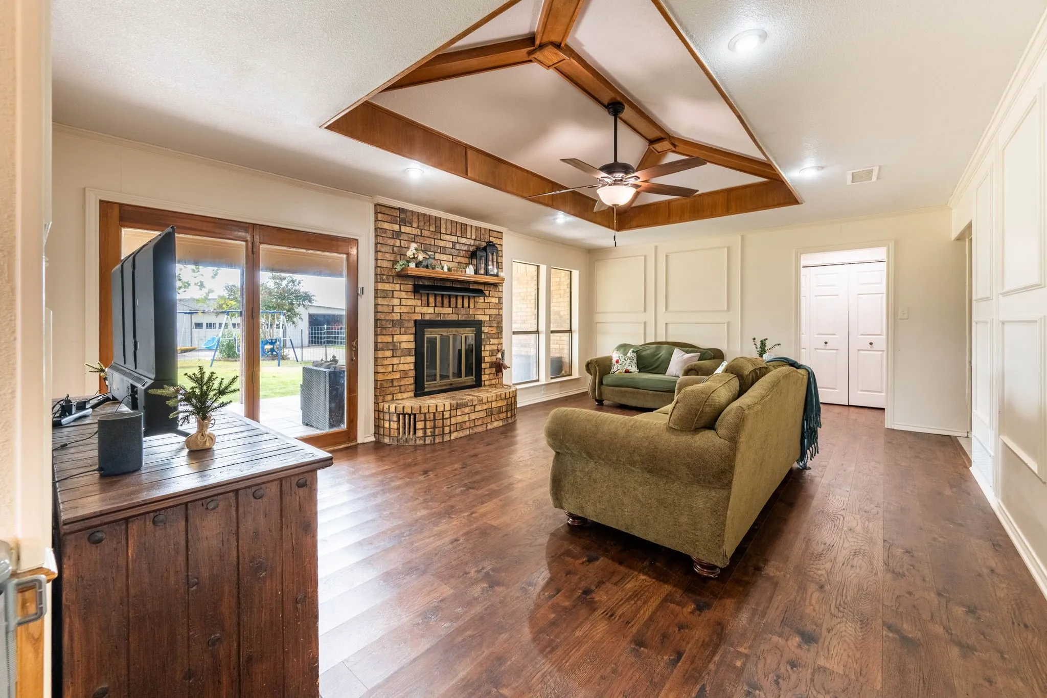 Business For Sale in Collin County , 815 W Cook Street, Josephine, Texas 75173, 0, 0, Garage spaces, 1,776 Sqft, built in 1986, mls#21406583, Real Estate Agent in Josephine, Homes For Sale in Collin county, Homes For Sale in Josephine, Realtor in Josephine Texas, Real Estate Brokerage Independent Realty Texas, Luminita Cordes Realtor