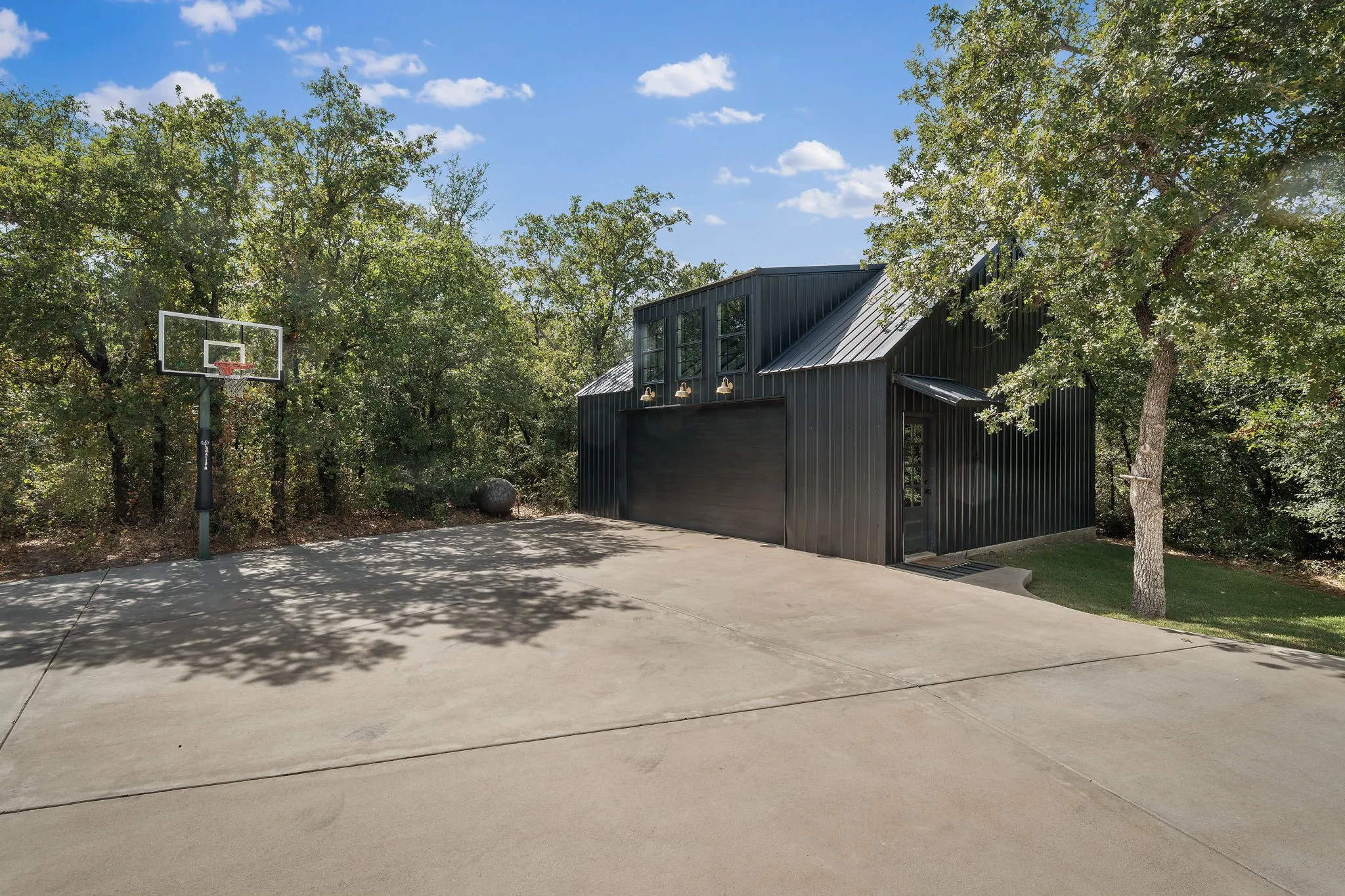 Single Family Residence For Sale in Young County , 111 Fawn Trail Circle, Graham, Texas 76450, 4 Bedroom, 4 Bathroom, 4 Garage spaces, 3,395 Sqft, built in 2020, mls#21394977, Real Estate Agent in Graham, Homes For Sale in Young county, Homes For Sale in Graham, Realtor in Graham Texas, Real Estate Brokerage Independent Realty Texas, Luminita Cordes Realtor
