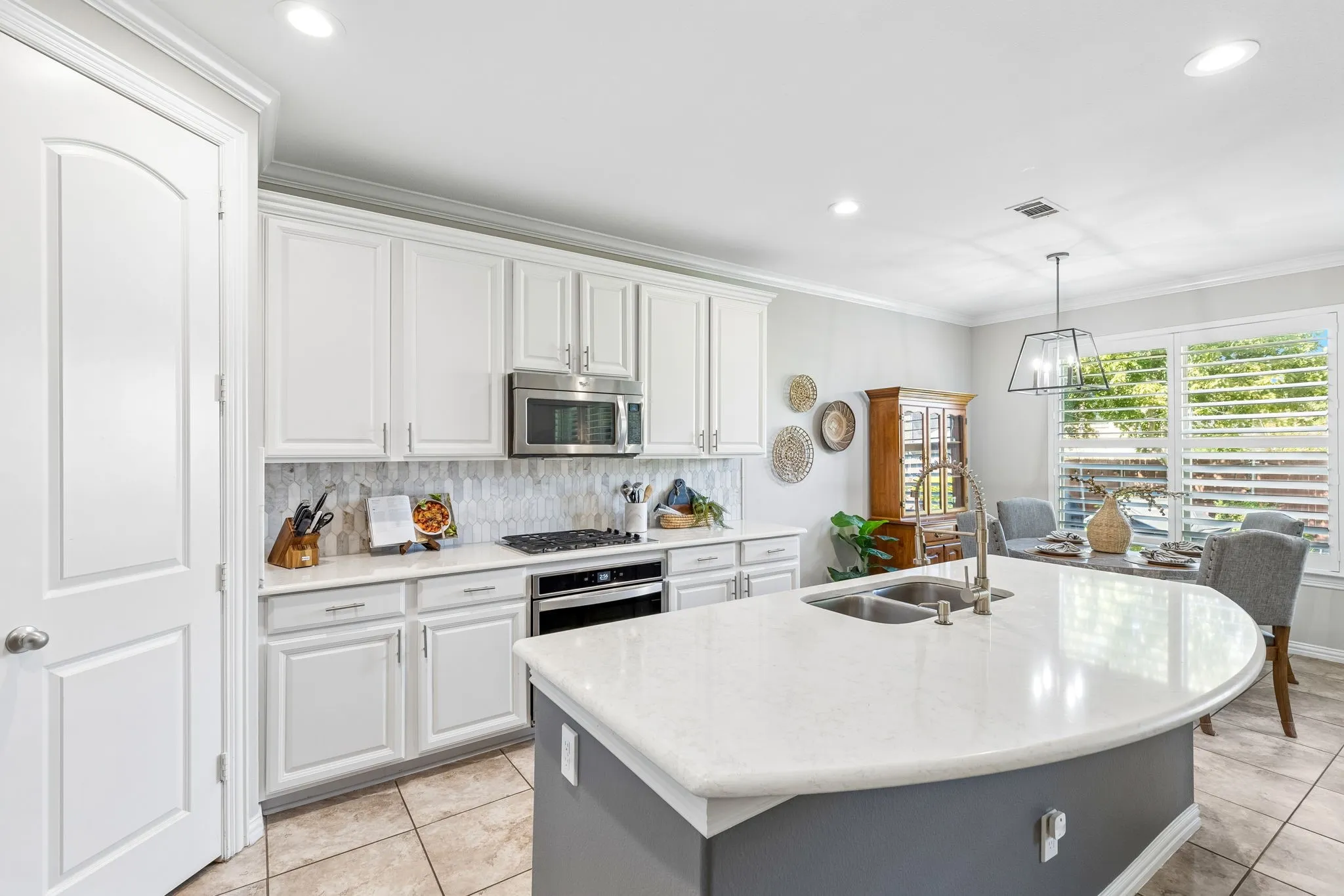 Single Family Residence For Sale in Collin County , 421 Komron Court, Prosper, Texas 75078, 4 Bedroom, 3 Bathroom, 2 Garage spaces, 2,498 Sqft, built in 2012, mls#21407207, Real Estate Agent in Prosper, Homes For Sale in Collin county, Homes For Sale in Prosper, Realtor in Prosper Texas, Real Estate Brokerage Independent Realty Texas, Luminita Cordes Realtor