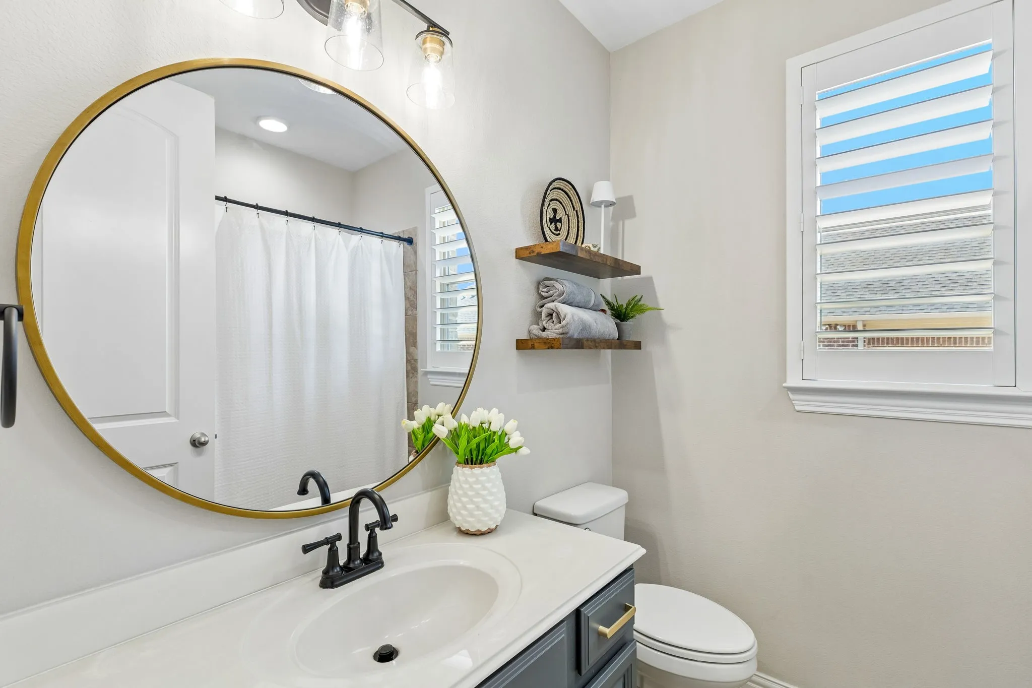 Full Bathroom