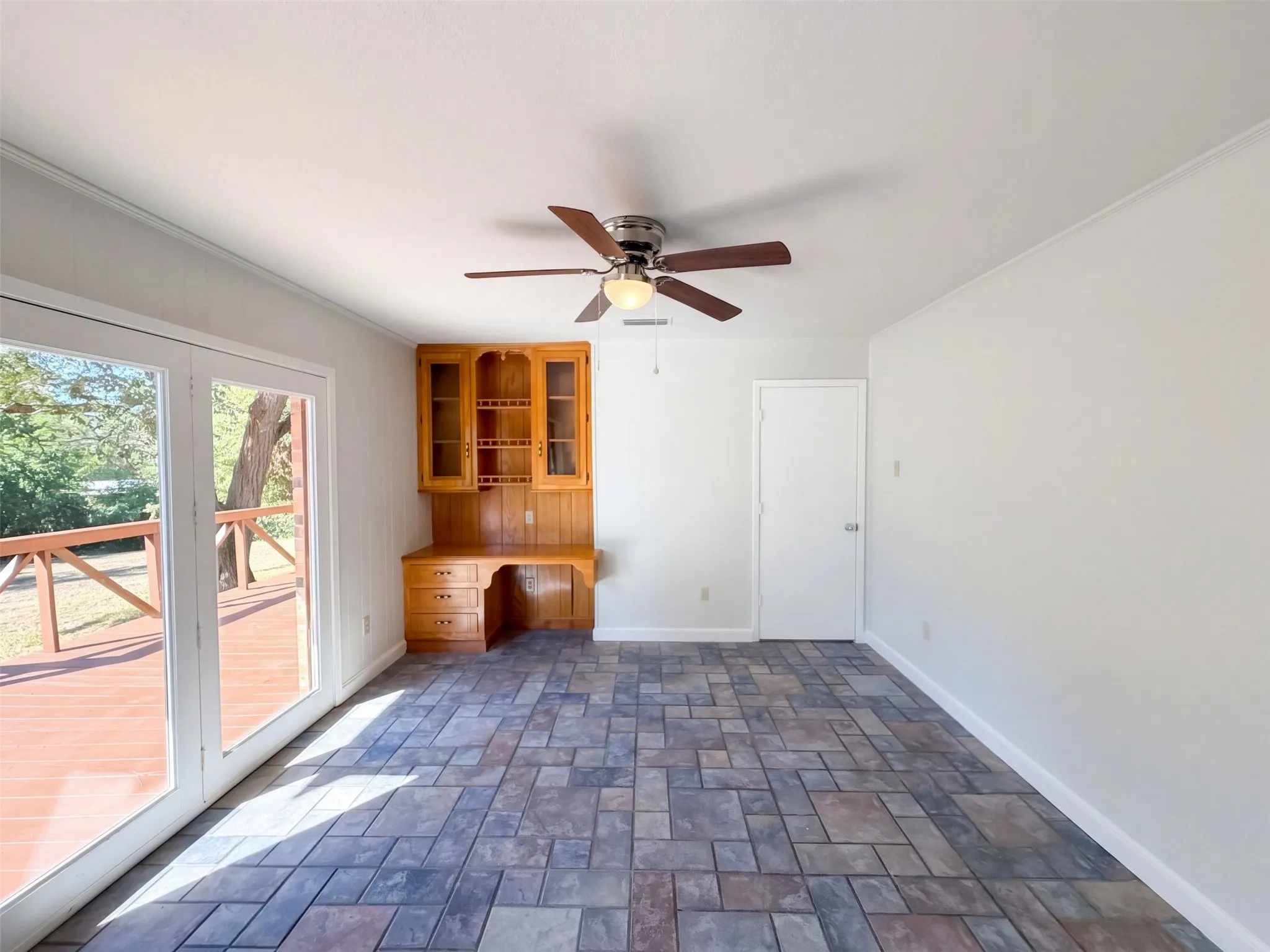 Single Family Residence For Sale in Kaufman County , 15830 Hilltop Drive, Kemp, Texas 75143, 4 Bedroom, 3 Bathroom, 2 Garage spaces, 1,903 Sqft, built in 1984, mls#21407357, Real Estate Agent in Kemp, Homes For Sale in Kaufman county, Homes For Sale in Kemp, Realtor in Kemp Texas, Real Estate Brokerage Independent Realty Texas, Luminita Cordes Realtor