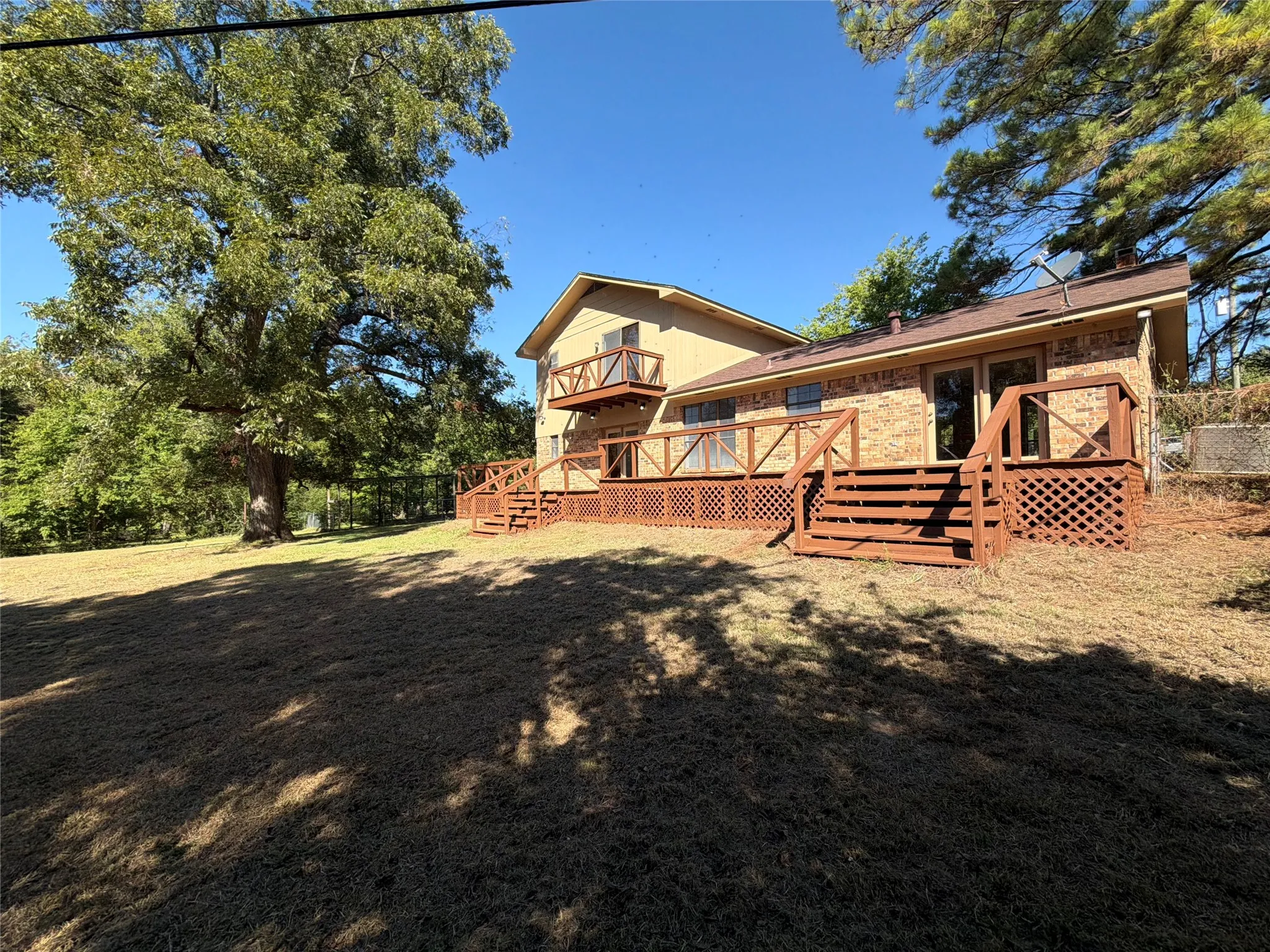 Single Family Residence For Sale in Kaufman County , 15830 Hilltop Drive, Kemp, Texas 75143, 4 Bedroom, 3 Bathroom, 2 Garage spaces, 1,903 Sqft, built in 1984, mls#21407357, Real Estate Agent in Kemp, Homes For Sale in Kaufman county, Homes For Sale in Kemp, Realtor in Kemp Texas, Real Estate Brokerage Independent Realty Texas, Luminita Cordes Realtor
