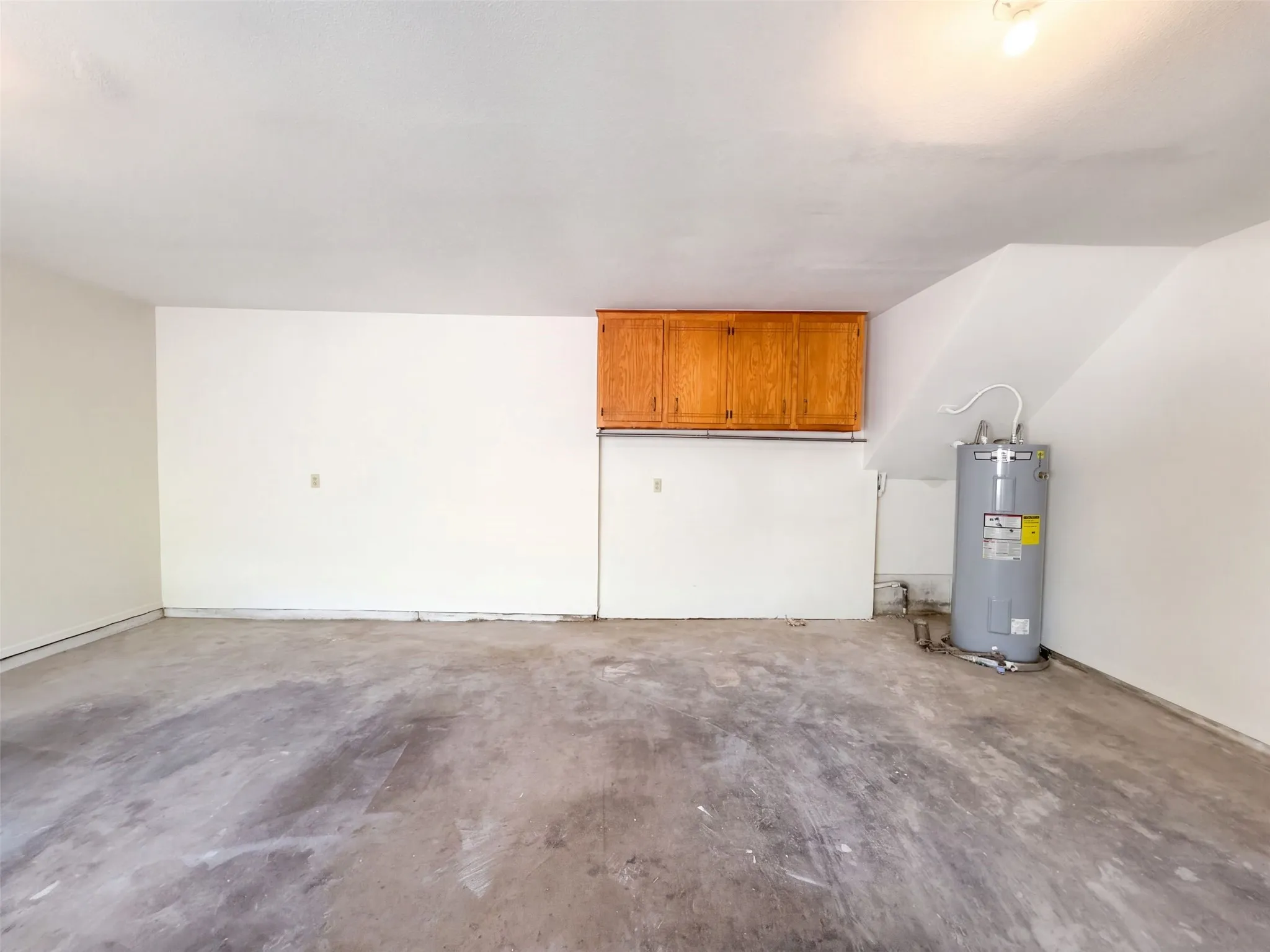 Single Family Residence For Sale in Kaufman County , 15830 Hilltop Drive, Kemp, Texas 75143, 4 Bedroom, 3 Bathroom, 2 Garage spaces, 1,903 Sqft, built in 1984, mls#21407357, Real Estate Agent in Kemp, Homes For Sale in Kaufman county, Homes For Sale in Kemp, Realtor in Kemp Texas, Real Estate Brokerage Independent Realty Texas, Luminita Cordes Realtor