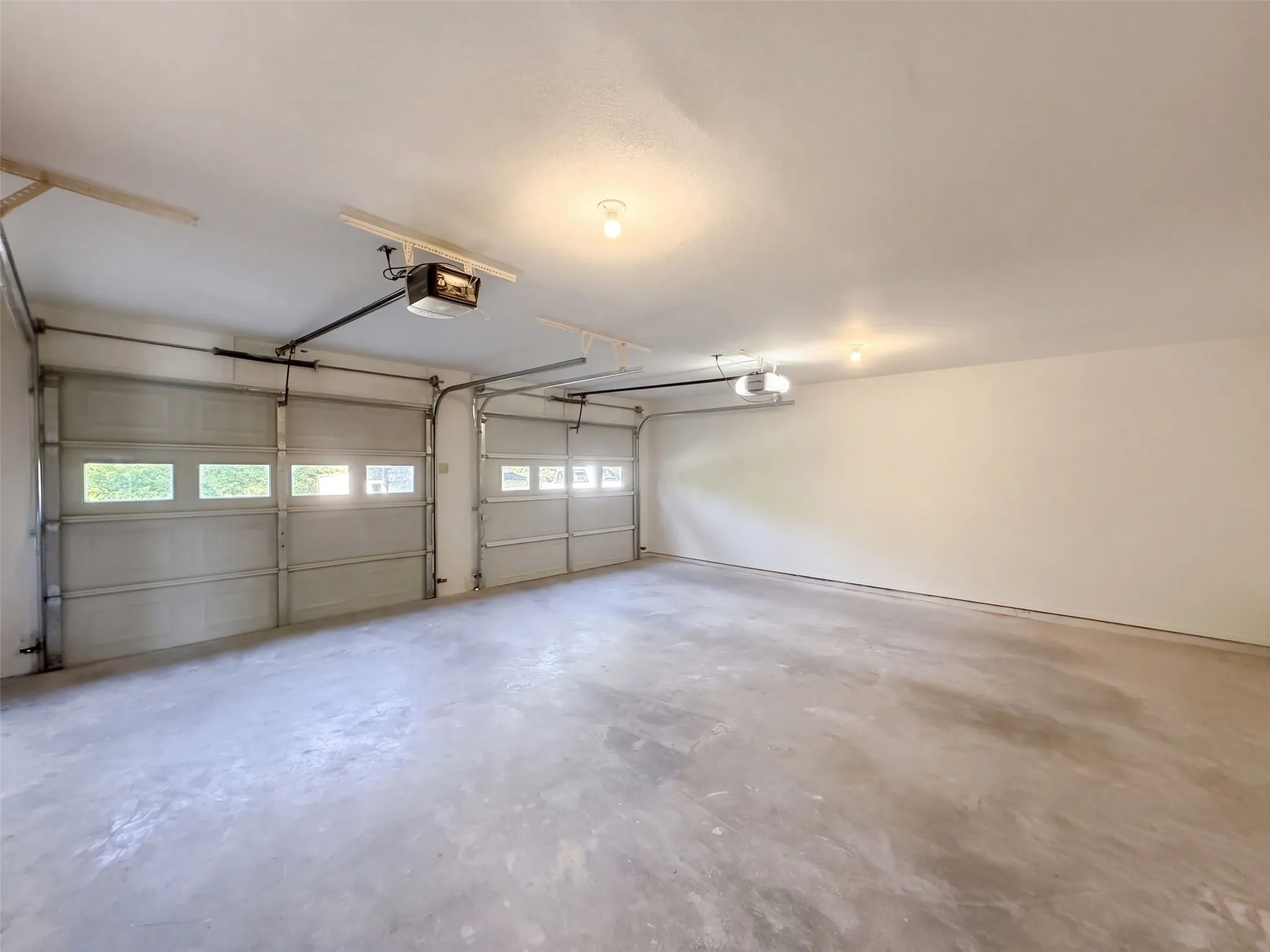 Single Family Residence For Sale in Kaufman County , 15830 Hilltop Drive, Kemp, Texas 75143, 4 Bedroom, 3 Bathroom, 2 Garage spaces, 1,903 Sqft, built in 1984, mls#21407357, Real Estate Agent in Kemp, Homes For Sale in Kaufman county, Homes For Sale in Kemp, Realtor in Kemp Texas, Real Estate Brokerage Independent Realty Texas, Luminita Cordes Realtor
