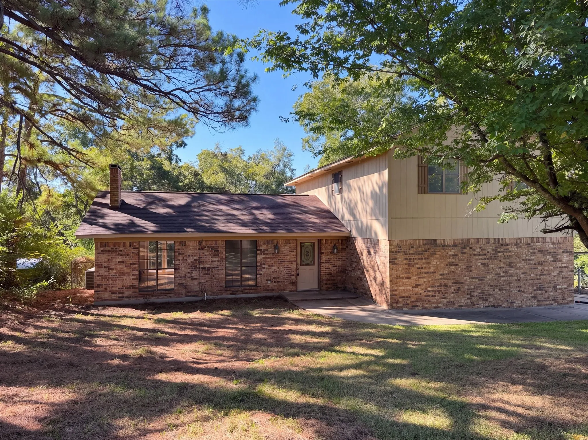 Single Family Residence For Sale in Kaufman County , 15830 Hilltop Drive, Kemp, Texas 75143, 4 Bedroom, 3 Bathroom, 2 Garage spaces, 1,903 Sqft, built in 1984, mls#21407357, Real Estate Agent in Kemp, Homes For Sale in Kaufman county, Homes For Sale in Kemp, Realtor in Kemp Texas, Real Estate Brokerage Independent Realty Texas, Luminita Cordes Realtor