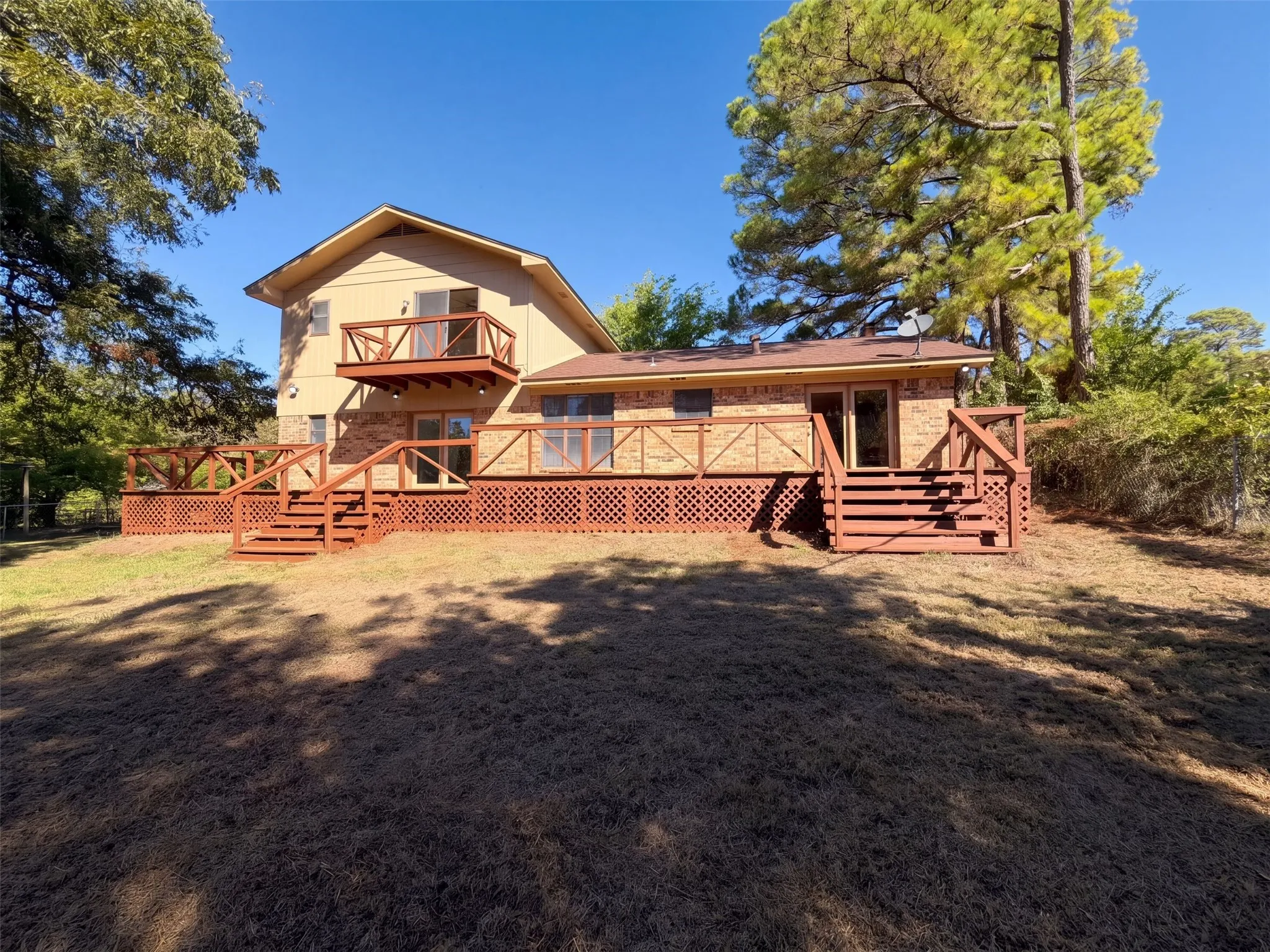 Single Family Residence For Sale in Kaufman County , 15830 Hilltop Drive, Kemp, Texas 75143, 4 Bedroom, 3 Bathroom, 2 Garage spaces, 1,903 Sqft, built in 1984, mls#21407357, Real Estate Agent in Kemp, Homes For Sale in Kaufman county, Homes For Sale in Kemp, Realtor in Kemp Texas, Real Estate Brokerage Independent Realty Texas, Luminita Cordes Realtor
