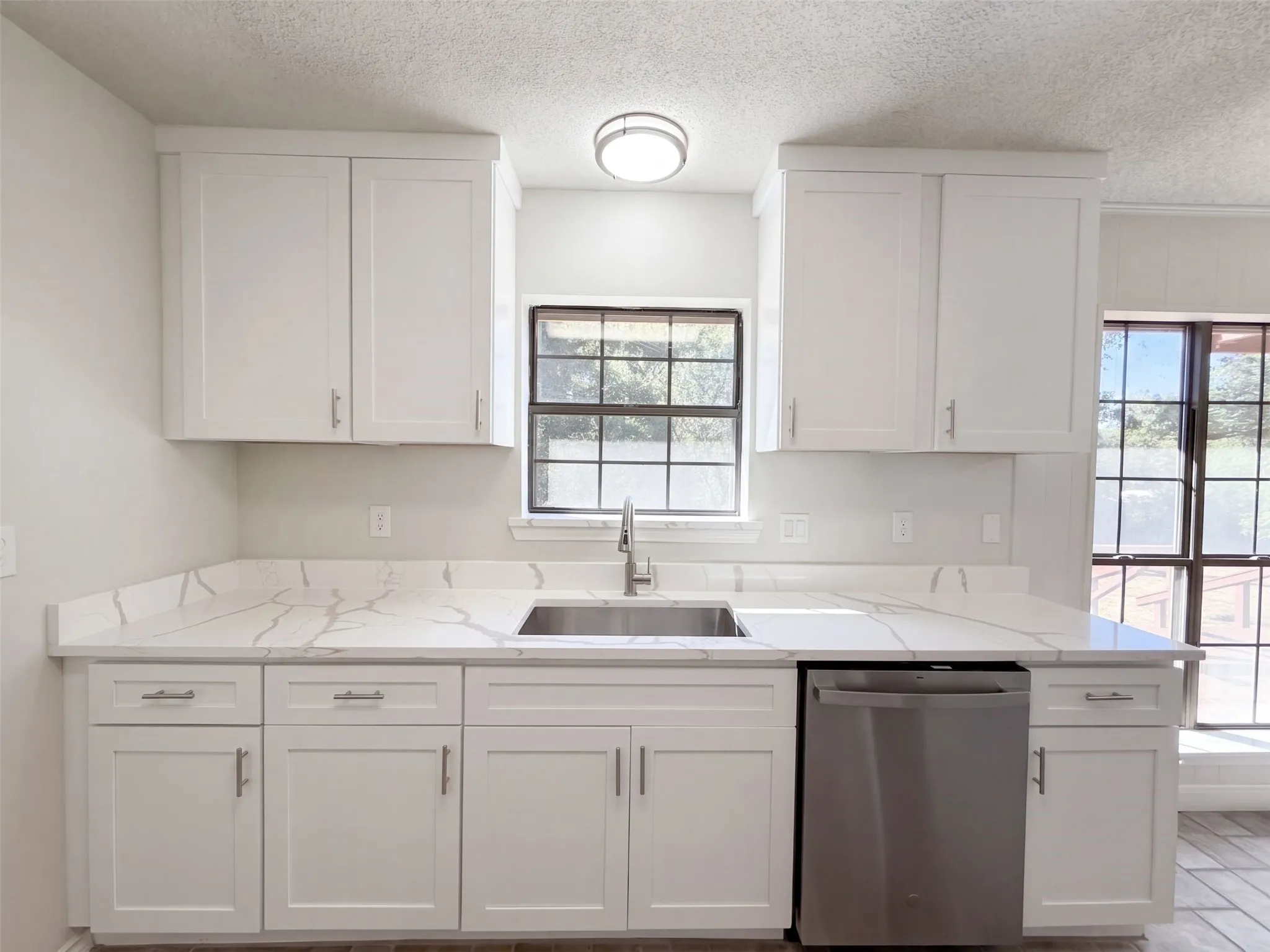 Single Family Residence For Sale in Kaufman County , 15830 Hilltop Drive, Kemp, Texas 75143, 4 Bedroom, 3 Bathroom, 2 Garage spaces, 1,903 Sqft, built in 1984, mls#21407357, Real Estate Agent in Kemp, Homes For Sale in Kaufman county, Homes For Sale in Kemp, Realtor in Kemp Texas, Real Estate Brokerage Independent Realty Texas, Luminita Cordes Realtor