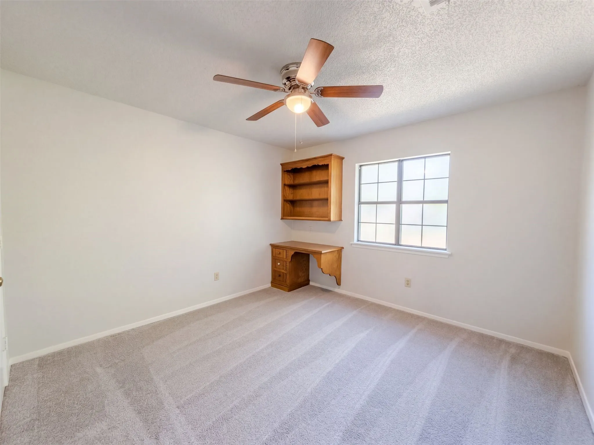 Single Family Residence For Sale in Kaufman County , 15830 Hilltop Drive, Kemp, Texas 75143, 4 Bedroom, 3 Bathroom, 2 Garage spaces, 1,903 Sqft, built in 1984, mls#21407357, Real Estate Agent in Kemp, Homes For Sale in Kaufman county, Homes For Sale in Kemp, Realtor in Kemp Texas, Real Estate Brokerage Independent Realty Texas, Luminita Cordes Realtor