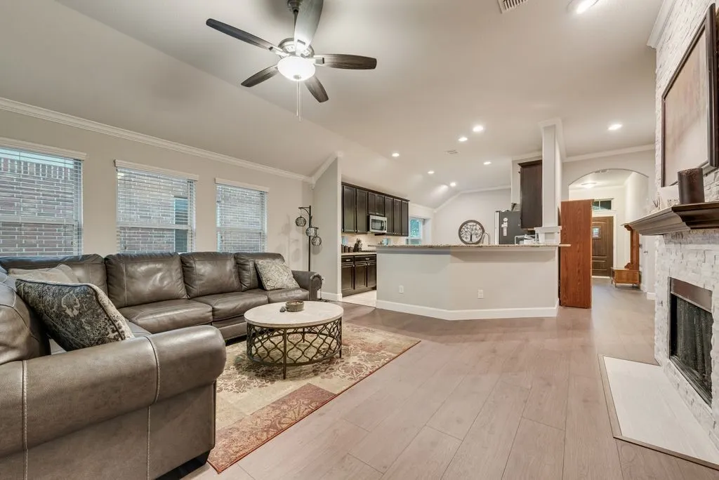 Single Family Residence For Sale in Collin County , 905 Park Place Lane, Mc Kinney, Texas 75071, 3 Bedroom, 2 Bathroom, 2 Garage spaces, 2,081 Sqft, built in 2013, mls#21393298, Real Estate Agent in Mc Kinney, Homes For Sale in Collin county, Homes For Sale in Mc Kinney, Realtor in Mc Kinney Texas, Real Estate Brokerage Independent Realty Texas, Luminita Cordes Realtor