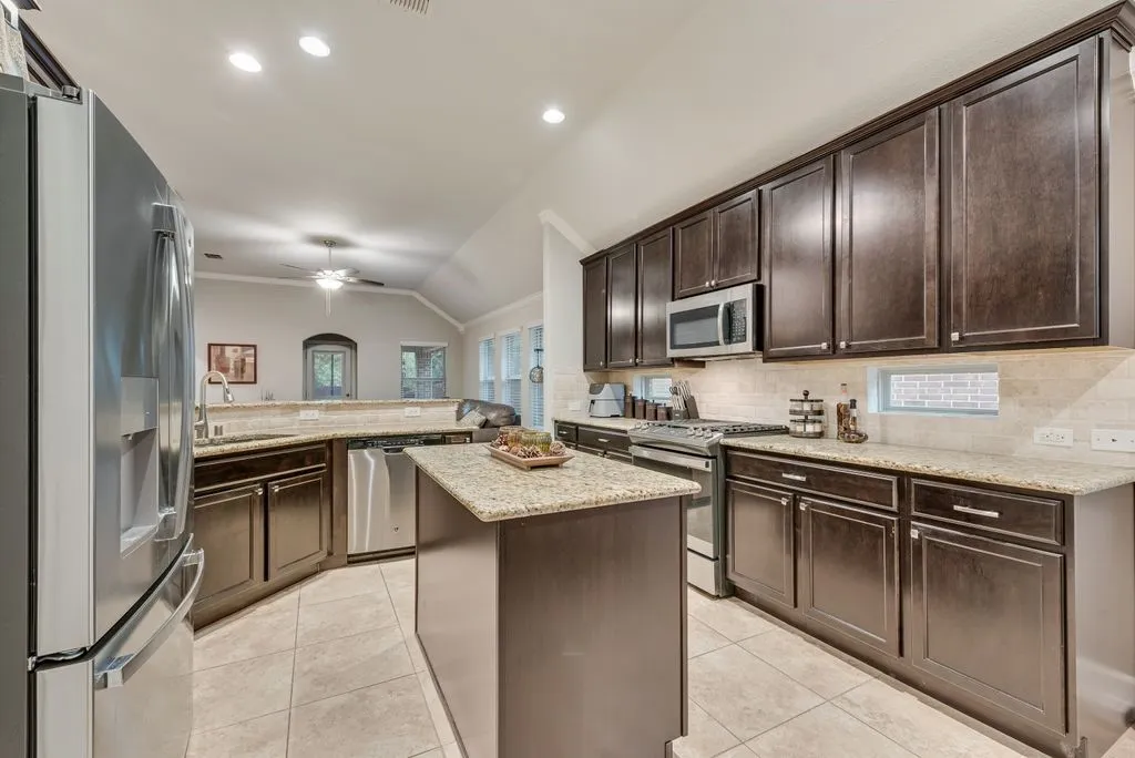 Single Family Residence For Sale in Collin County , 905 Park Place Lane, Mc Kinney, Texas 75071, 3 Bedroom, 2 Bathroom, 2 Garage spaces, 2,081 Sqft, built in 2013, mls#21393298, Real Estate Agent in Mc Kinney, Homes For Sale in Collin county, Homes For Sale in Mc Kinney, Realtor in Mc Kinney Texas, Real Estate Brokerage Independent Realty Texas, Luminita Cordes Realtor