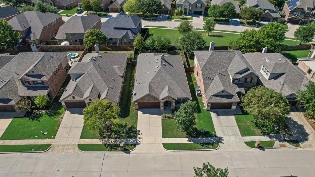 Single Family Residence For Sale in Collin County , 905 Park Place Lane, Mc Kinney, Texas 75071, 3 Bedroom, 2 Bathroom, 2 Garage spaces, 2,081 Sqft, built in 2013, mls#21393298, Real Estate Agent in Mc Kinney, Homes For Sale in Collin county, Homes For Sale in Mc Kinney, Realtor in Mc Kinney Texas, Real Estate Brokerage Independent Realty Texas, Luminita Cordes Realtor