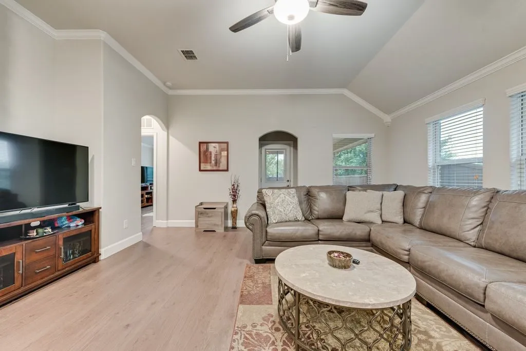 Single Family Residence For Sale in Collin County , 905 Park Place Lane, Mc Kinney, Texas 75071, 3 Bedroom, 2 Bathroom, 2 Garage spaces, 2,081 Sqft, built in 2013, mls#21393298, Real Estate Agent in Mc Kinney, Homes For Sale in Collin county, Homes For Sale in Mc Kinney, Realtor in Mc Kinney Texas, Real Estate Brokerage Independent Realty Texas, Luminita Cordes Realtor