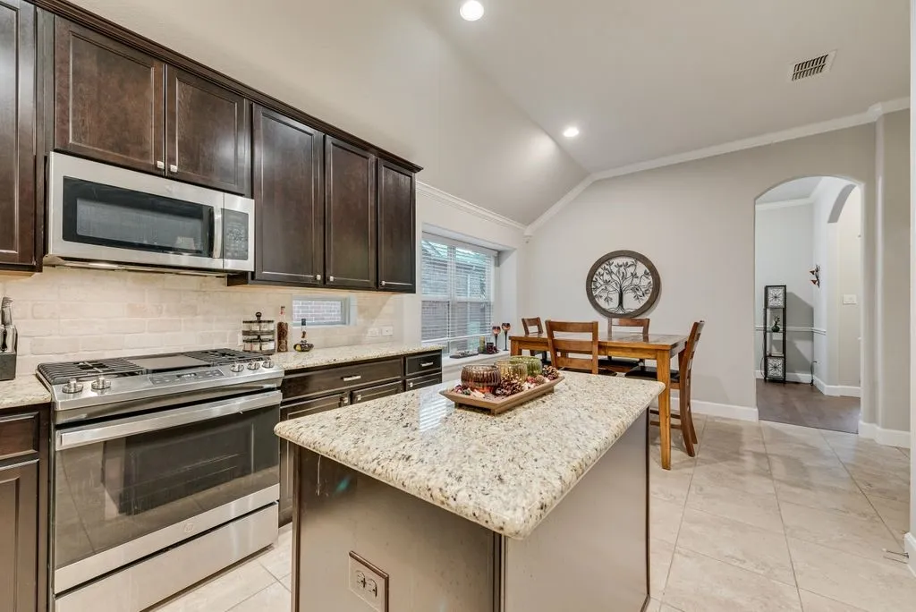 Single Family Residence For Sale in Collin County , 905 Park Place Lane, Mc Kinney, Texas 75071, 3 Bedroom, 2 Bathroom, 2 Garage spaces, 2,081 Sqft, built in 2013, mls#21393298, Real Estate Agent in Mc Kinney, Homes For Sale in Collin county, Homes For Sale in Mc Kinney, Realtor in Mc Kinney Texas, Real Estate Brokerage Independent Realty Texas, Luminita Cordes Realtor