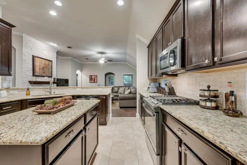 Single Family Residence For Sale in Collin County , 905 Park Place Lane, Mc Kinney, Texas 75071, 3 Bedroom, 2 Bathroom, 2 Garage spaces, 2,081 Sqft, built in 2013, mls#21393298, Real Estate Agent in Mc Kinney, Homes For Sale in Collin county, Homes For Sale in Mc Kinney, Realtor in Mc Kinney Texas, Real Estate Brokerage Independent Realty Texas, Luminita Cordes Realtor