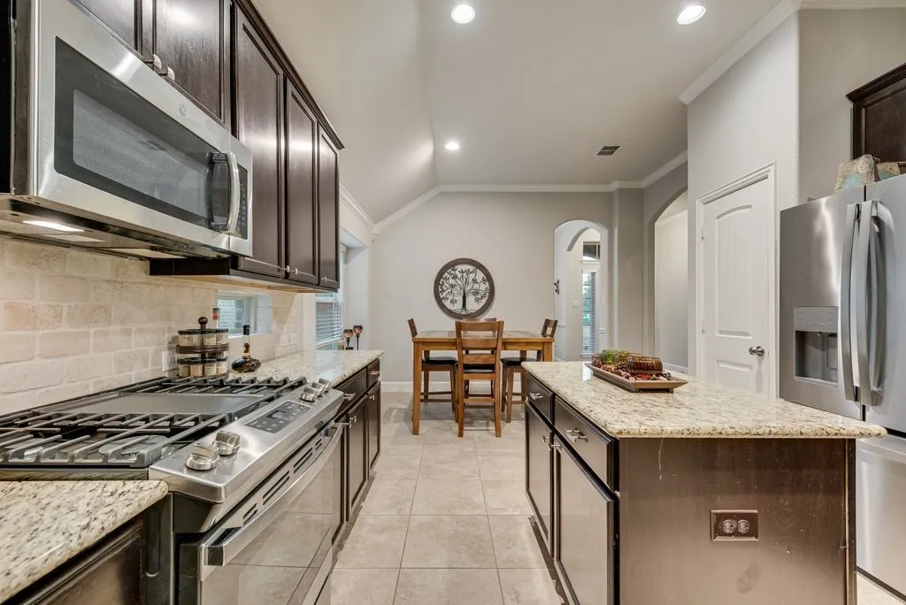 Single Family Residence For Sale in Collin County , 905 Park Place Lane, Mc Kinney, Texas 75071, 3 Bedroom, 2 Bathroom, 2 Garage spaces, 2,081 Sqft, built in 2013, mls#21393298, Real Estate Agent in Mc Kinney, Homes For Sale in Collin county, Homes For Sale in Mc Kinney, Realtor in Mc Kinney Texas, Real Estate Brokerage Independent Realty Texas, Luminita Cordes Realtor