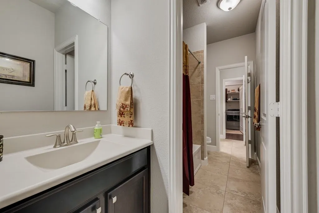 Single Family Residence For Sale in Collin County , 905 Park Place Lane, Mc Kinney, Texas 75071, 3 Bedroom, 2 Bathroom, 2 Garage spaces, 2,081 Sqft, built in 2013, mls#21393298, Real Estate Agent in Mc Kinney, Homes For Sale in Collin county, Homes For Sale in Mc Kinney, Realtor in Mc Kinney Texas, Real Estate Brokerage Independent Realty Texas, Luminita Cordes Realtor