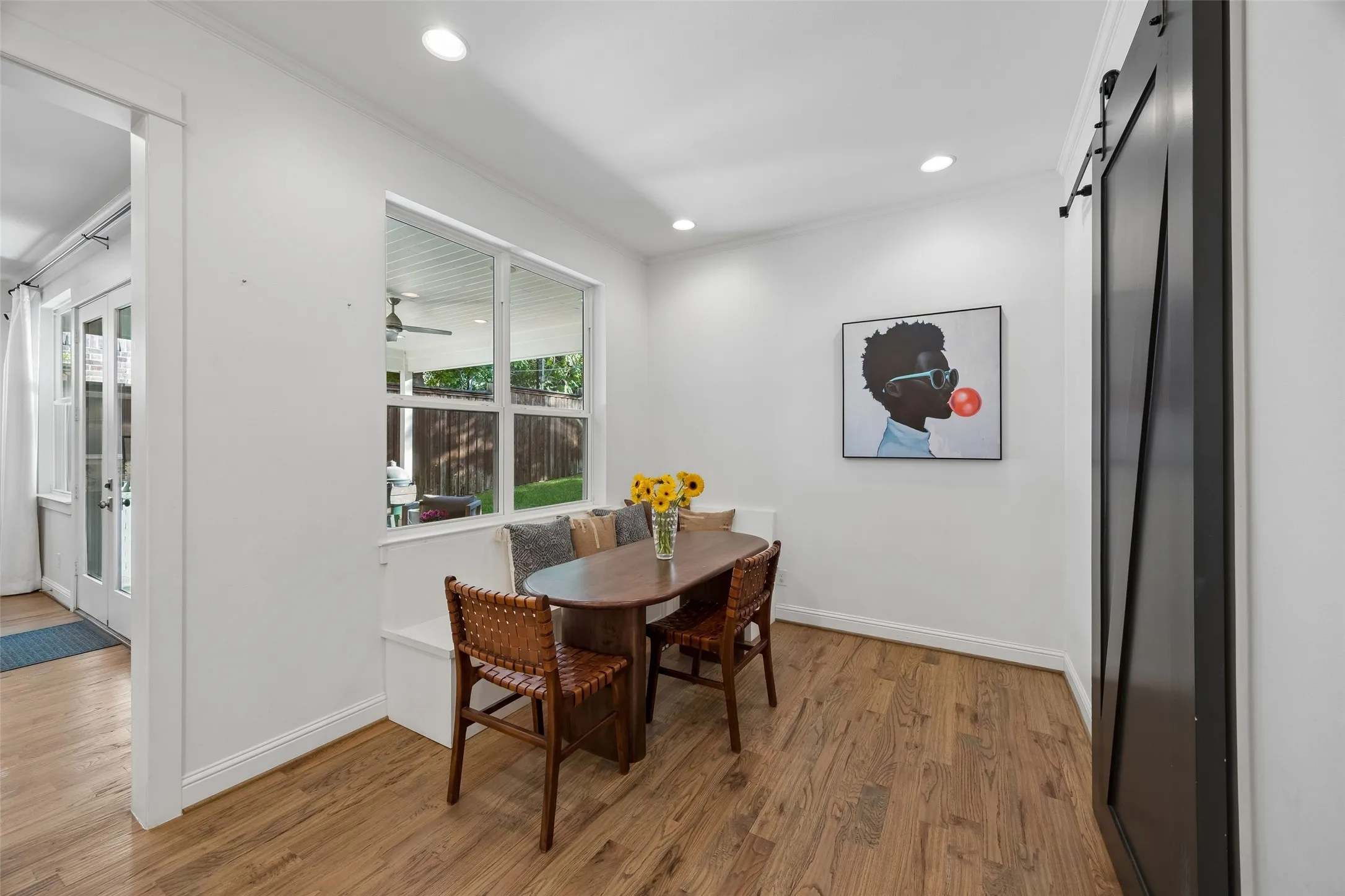 Breakfast area with builtin bench seating.