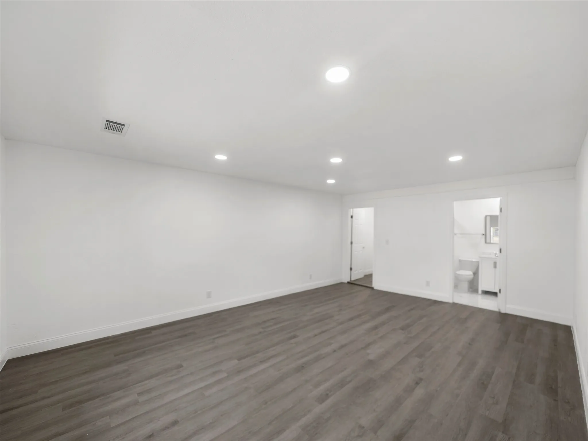 Single Family Residence For Sale in Dallas County , 203 Abrams Road, Richardson, Texas 75081, 4 Bedroom, 3 Bathroom, Garage spaces, 1,806 Sqft, built in 1958, mls#21407395, Real Estate Agent in Richardson, Homes For Sale in Dallas county, Homes For Sale in Richardson, Realtor in Richardson Texas, Real Estate Brokerage Independent Realty Texas, Luminita Cordes Realtor