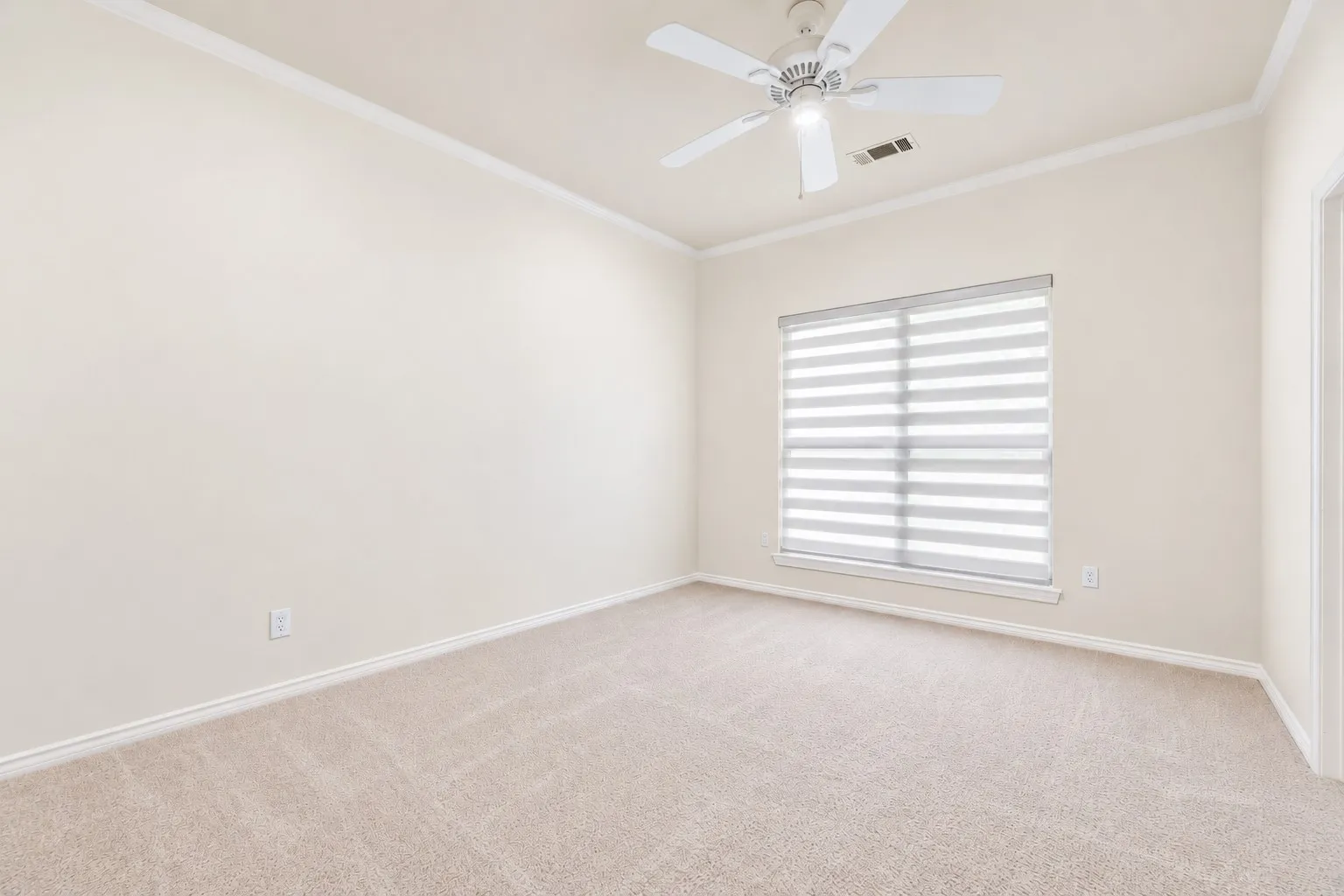 Neutral wall color, crown molding, ceiling fan, window with horizontal blinds, and carpeted flooring