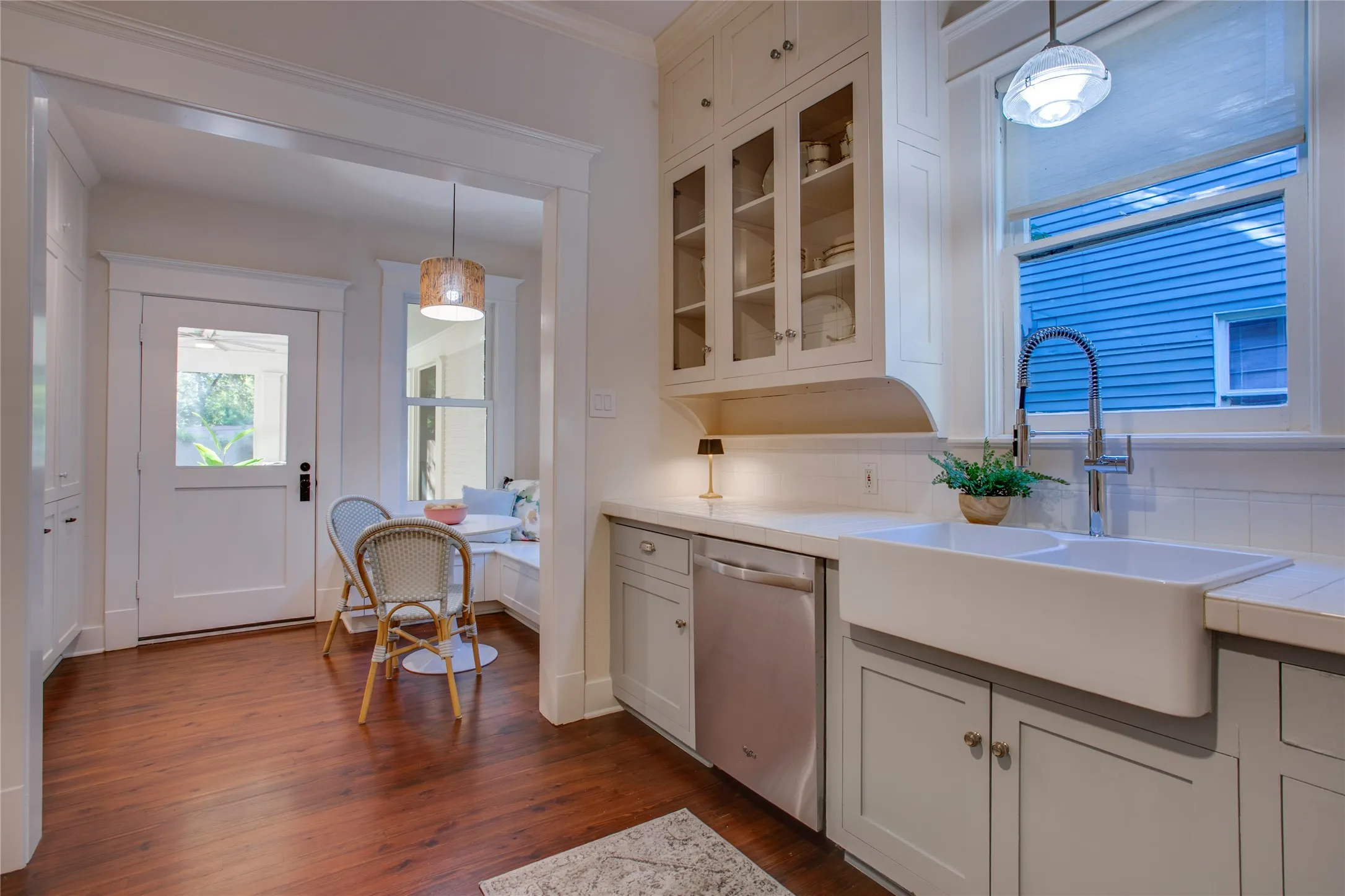 Single Family Residence For Sale in Dallas County , 111 S Rosemont Avenue, Dallas, Texas 75208, 4 Bedroom, 3 Bathroom, Garage spaces, 2,896 Sqft, built in 1917, mls#21405512, Real Estate Agent in Dallas, Homes For Sale in Dallas county, Homes For Sale in Dallas, Realtor in Dallas Texas, Real Estate Brokerage Independent Realty Texas, Luminita Cordes Realtor