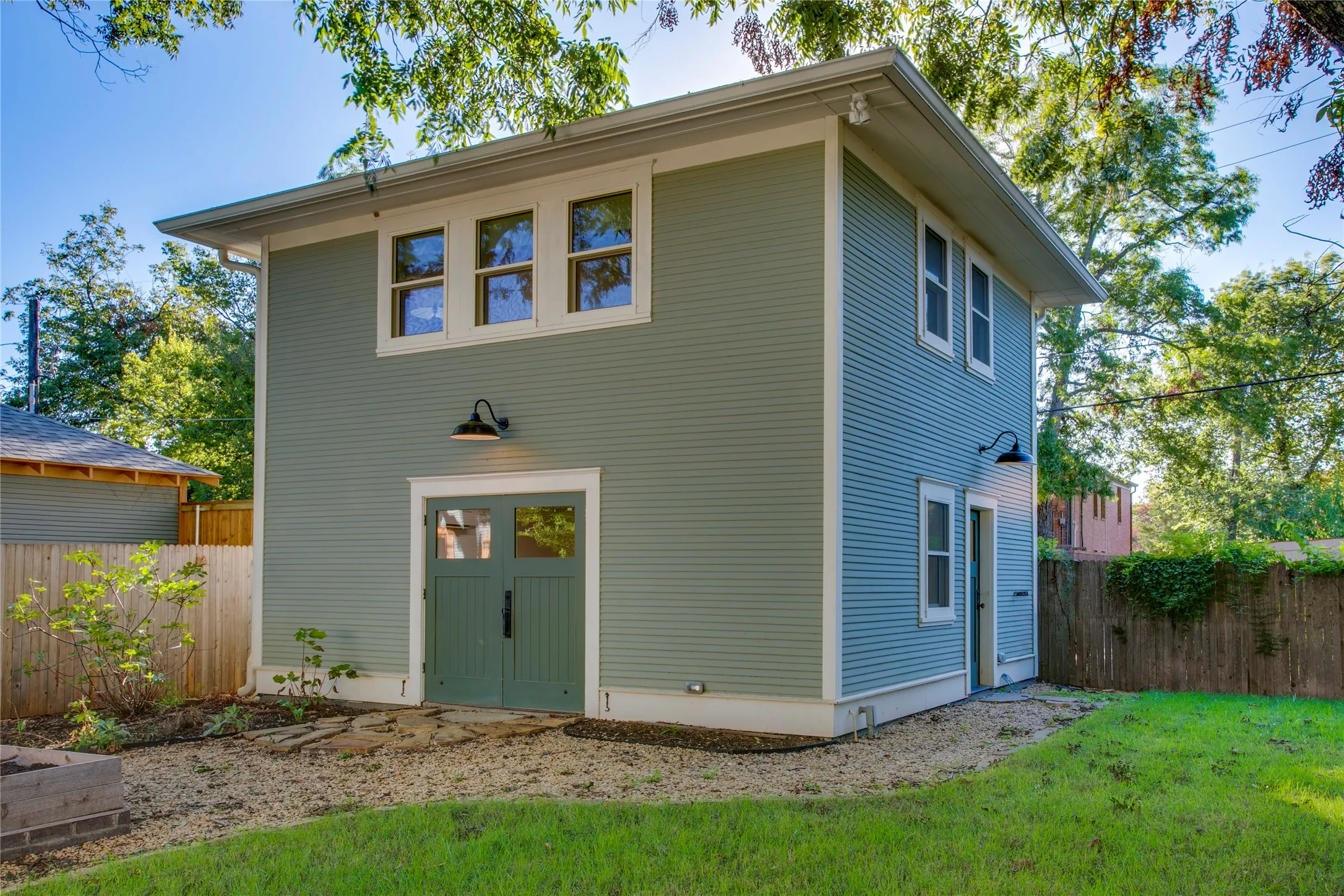 Single Family Residence For Sale in Dallas County , 111 S Rosemont Avenue, Dallas, Texas 75208, 4 Bedroom, 3 Bathroom, Garage spaces, 2,896 Sqft, built in 1917, mls#21405512, Real Estate Agent in Dallas, Homes For Sale in Dallas county, Homes For Sale in Dallas, Realtor in Dallas Texas, Real Estate Brokerage Independent Realty Texas, Luminita Cordes Realtor