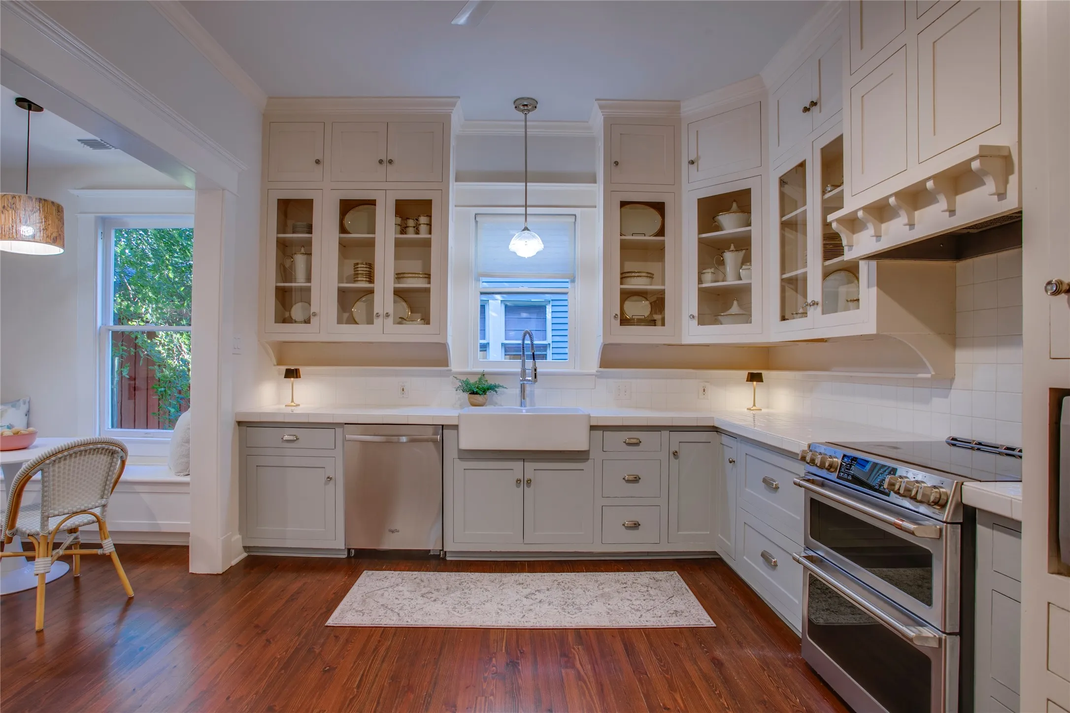 Single Family Residence For Sale in Dallas County , 111 S Rosemont Avenue, Dallas, Texas 75208, 4 Bedroom, 3 Bathroom, Garage spaces, 2,896 Sqft, built in 1917, mls#21405512, Real Estate Agent in Dallas, Homes For Sale in Dallas county, Homes For Sale in Dallas, Realtor in Dallas Texas, Real Estate Brokerage Independent Realty Texas, Luminita Cordes Realtor