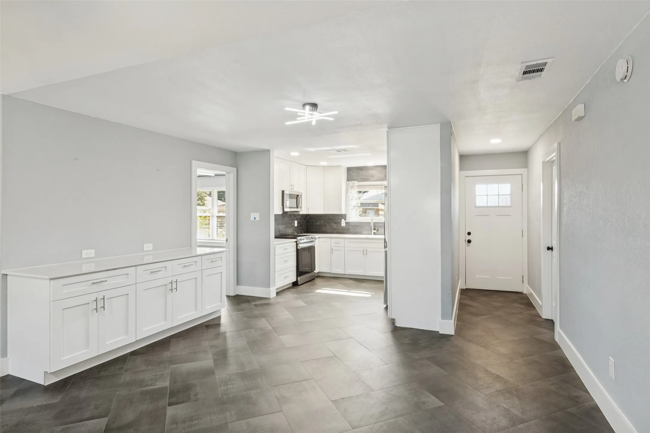 Single Family Residence For Sale in Dallas County , 2623 San Saba Street, Mesquite, Texas 75150, 3 Bedroom, 2 Bathroom, 2 Garage spaces, 1,456 Sqft, built in 1984, mls#21407330, Real Estate Agent in Mesquite, Homes For Sale in Dallas county, Homes For Sale in Mesquite, Realtor in Mesquite Texas, Real Estate Brokerage Independent Realty Texas, Luminita Cordes Realtor