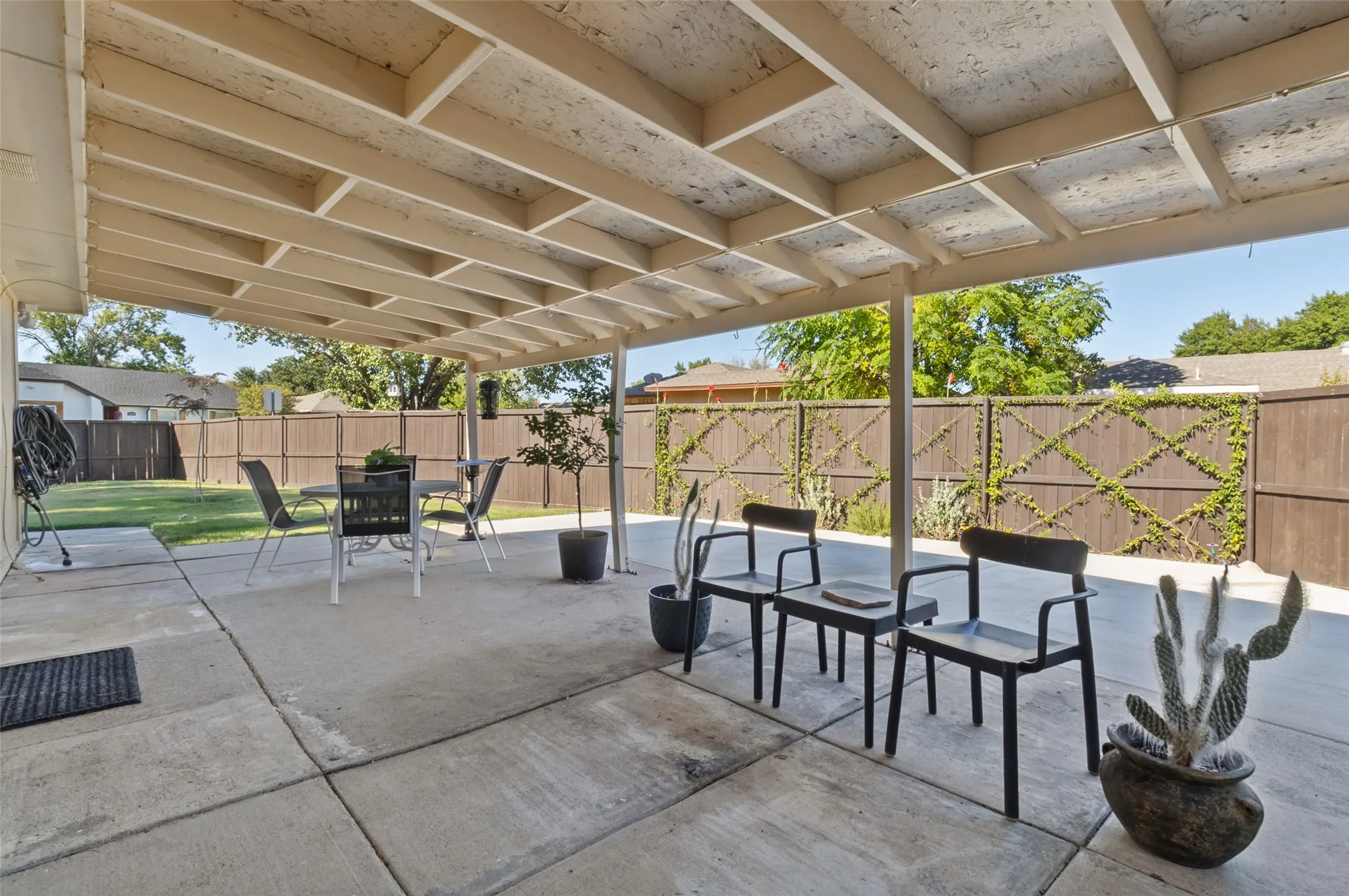 Single Family Residence For Sale in Dallas County , 2623 San Saba Street, Mesquite, Texas 75150, 3 Bedroom, 2 Bathroom, 2 Garage spaces, 1,456 Sqft, built in 1984, mls#21407330, Real Estate Agent in Mesquite, Homes For Sale in Dallas county, Homes For Sale in Mesquite, Realtor in Mesquite Texas, Real Estate Brokerage Independent Realty Texas, Luminita Cordes Realtor