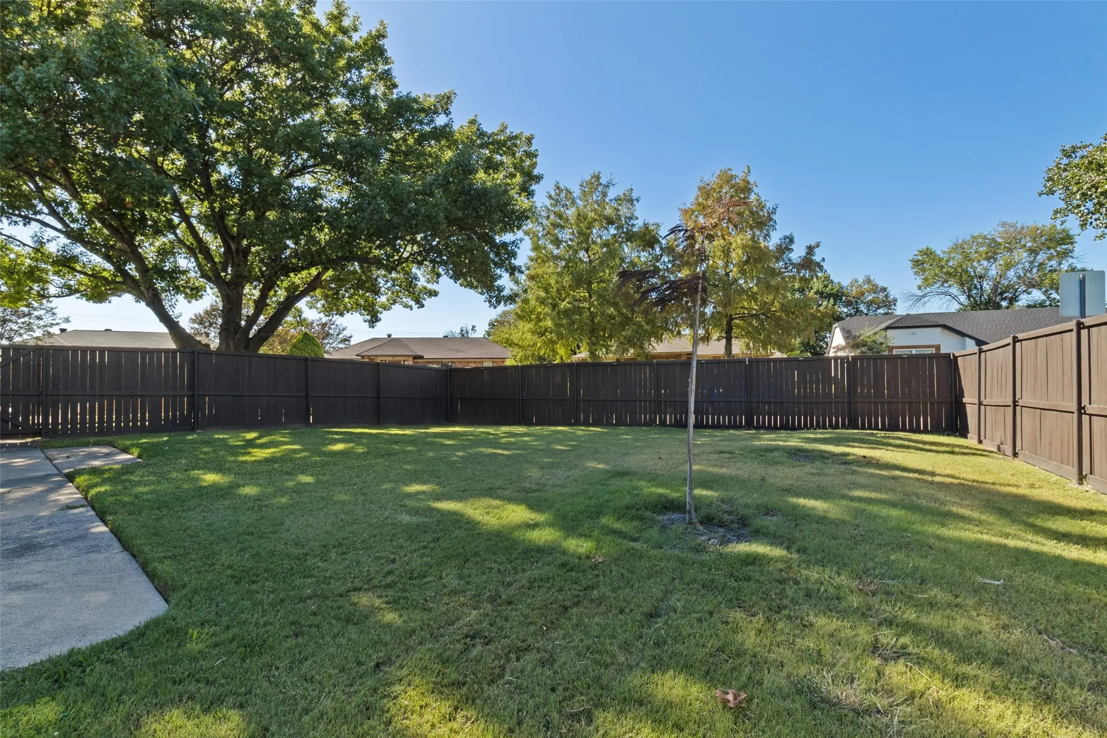 Single Family Residence For Sale in Dallas County , 2623 San Saba Street, Mesquite, Texas 75150, 3 Bedroom, 2 Bathroom, 2 Garage spaces, 1,456 Sqft, built in 1984, mls#21407330, Real Estate Agent in Mesquite, Homes For Sale in Dallas county, Homes For Sale in Mesquite, Realtor in Mesquite Texas, Real Estate Brokerage Independent Realty Texas, Luminita Cordes Realtor