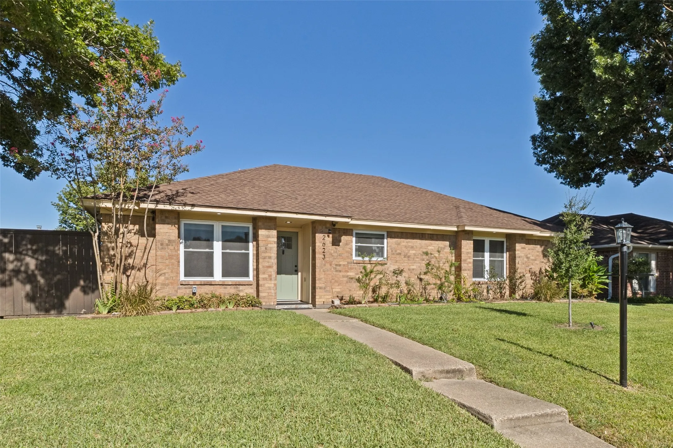 Single Family Residence For Sale in Dallas County , 2623 San Saba Street, Mesquite, Texas 75150, 3 Bedroom, 2 Bathroom, 2 Garage spaces, 1,456 Sqft, built in 1984, mls#21407330, Real Estate Agent in Mesquite, Homes For Sale in Dallas county, Homes For Sale in Mesquite, Realtor in Mesquite Texas, Real Estate Brokerage Independent Realty Texas, Luminita Cordes Realtor