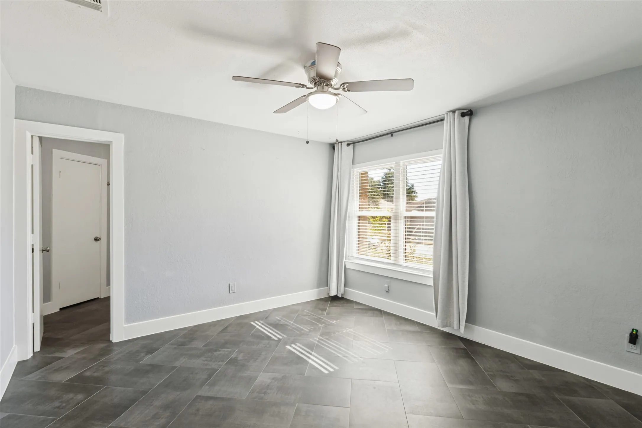 Single Family Residence For Sale in Dallas County , 2623 San Saba Street, Mesquite, Texas 75150, 3 Bedroom, 2 Bathroom, 2 Garage spaces, 1,456 Sqft, built in 1984, mls#21407330, Real Estate Agent in Mesquite, Homes For Sale in Dallas county, Homes For Sale in Mesquite, Realtor in Mesquite Texas, Real Estate Brokerage Independent Realty Texas, Luminita Cordes Realtor