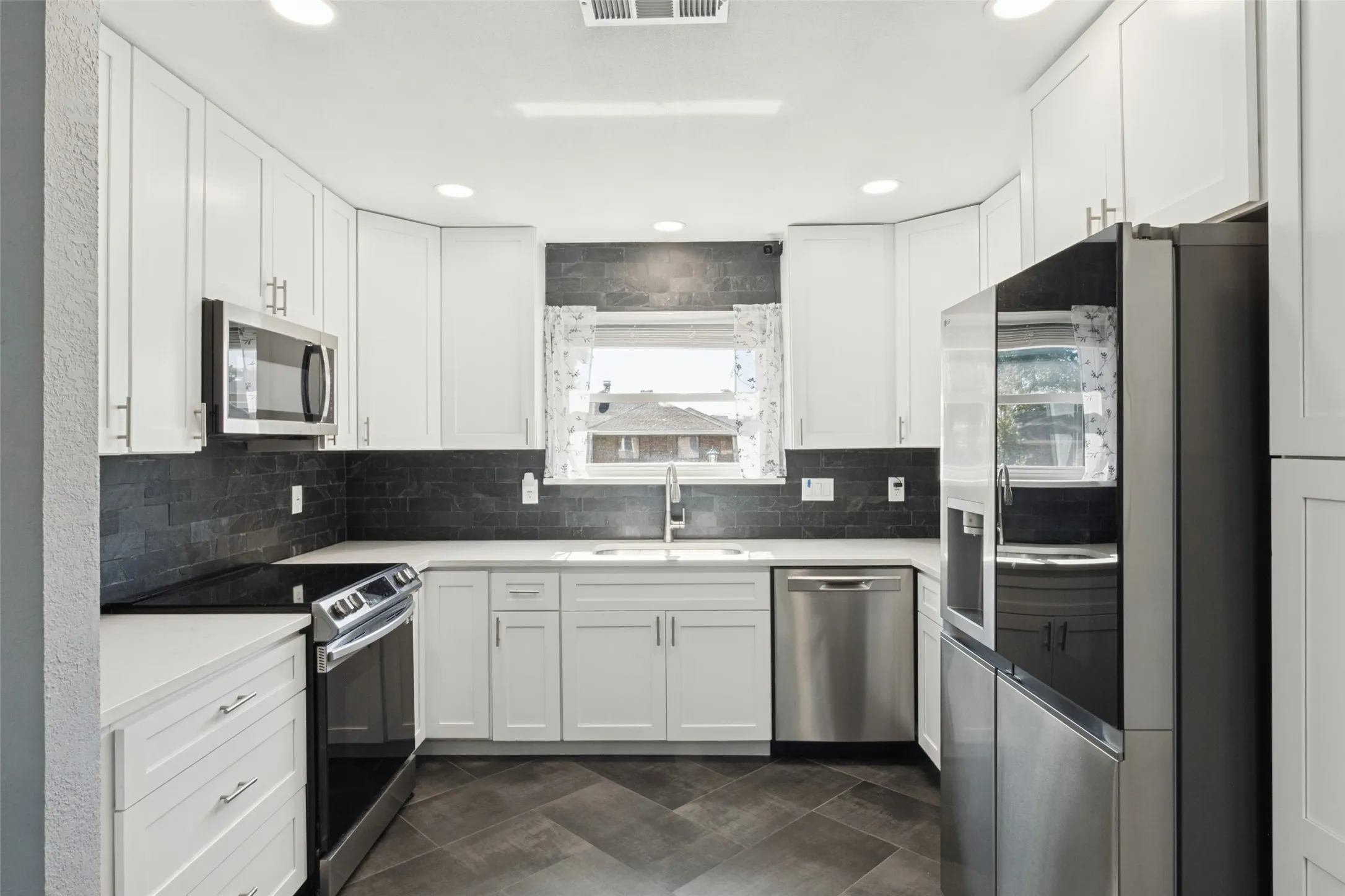 Single Family Residence For Sale in Dallas County , 2623 San Saba Street, Mesquite, Texas 75150, 3 Bedroom, 2 Bathroom, 2 Garage spaces, 1,456 Sqft, built in 1984, mls#21407330, Real Estate Agent in Mesquite, Homes For Sale in Dallas county, Homes For Sale in Mesquite, Realtor in Mesquite Texas, Real Estate Brokerage Independent Realty Texas, Luminita Cordes Realtor