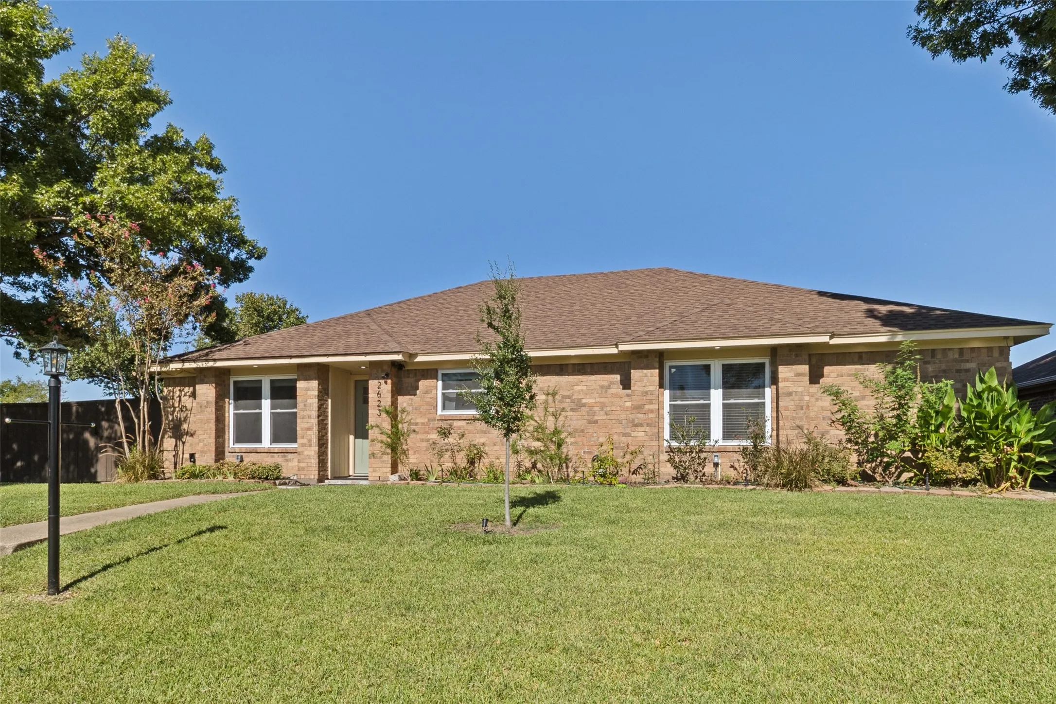 Single Family Residence For Sale in Dallas County , 2623 San Saba Street, Mesquite, Texas 75150, 3 Bedroom, 2 Bathroom, 2 Garage spaces, 1,456 Sqft, built in 1984, mls#21407330, Real Estate Agent in Mesquite, Homes For Sale in Dallas county, Homes For Sale in Mesquite, Realtor in Mesquite Texas, Real Estate Brokerage Independent Realty Texas, Luminita Cordes Realtor