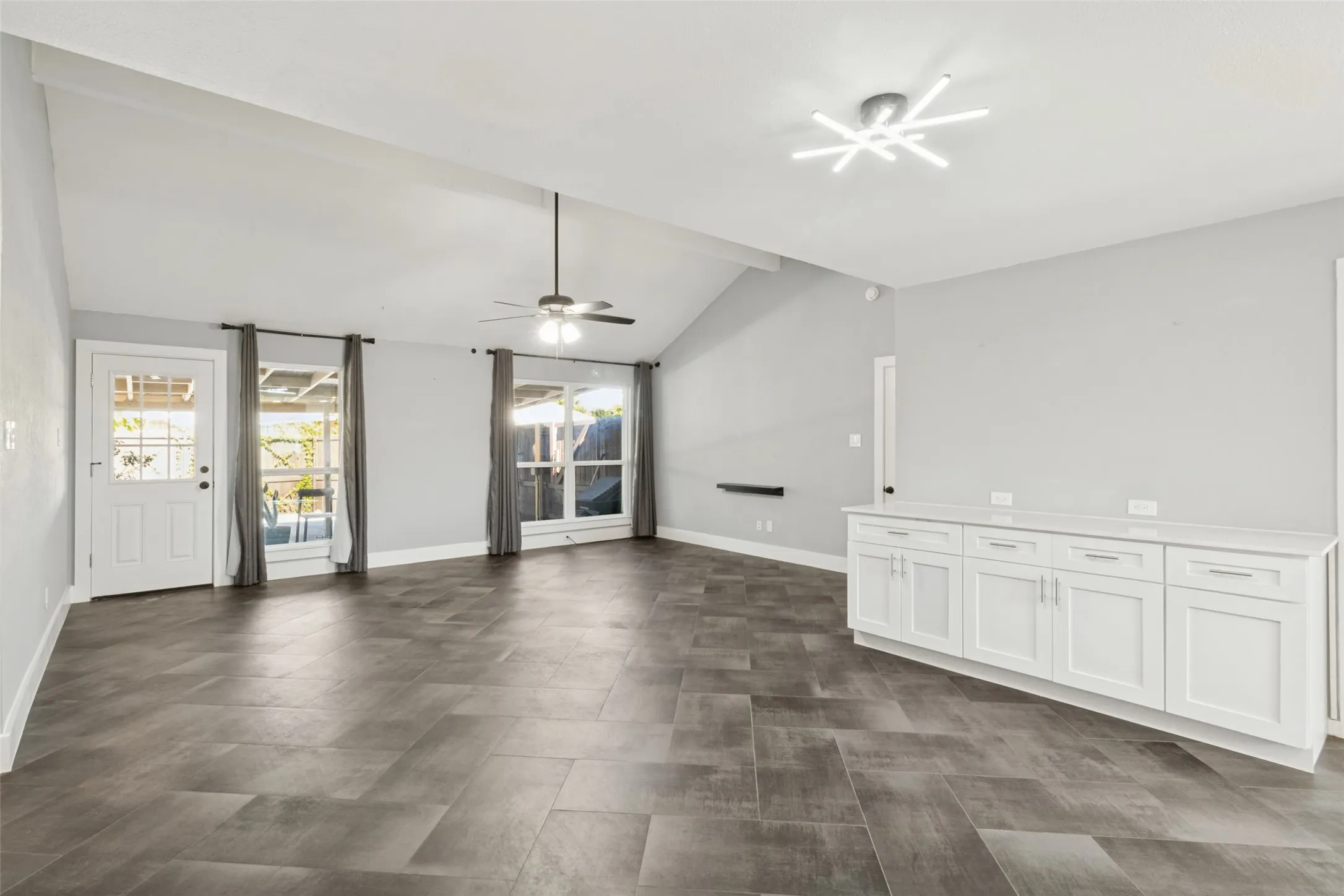 Single Family Residence For Sale in Dallas County , 2623 San Saba Street, Mesquite, Texas 75150, 3 Bedroom, 2 Bathroom, 2 Garage spaces, 1,456 Sqft, built in 1984, mls#21407330, Real Estate Agent in Mesquite, Homes For Sale in Dallas county, Homes For Sale in Mesquite, Realtor in Mesquite Texas, Real Estate Brokerage Independent Realty Texas, Luminita Cordes Realtor