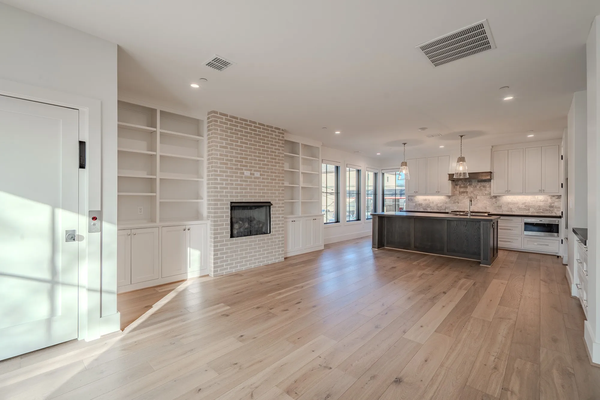 Condominium For Rent in Dallas County , 4112 Druid Lane 4, University Park, Texas 75205, 2 Bedroom, 3 Bathroom, 2 Garage spaces, 1,860 Sqft, built in 2024, mls#21407388, Real Estate Agent in University Park, Homes For Rent in Dallas county, Homes For Rent in University Park, Realtor in University Park Texas, Real Estate Brokerage Independent Realty Texas, Luminita Cordes Realtor