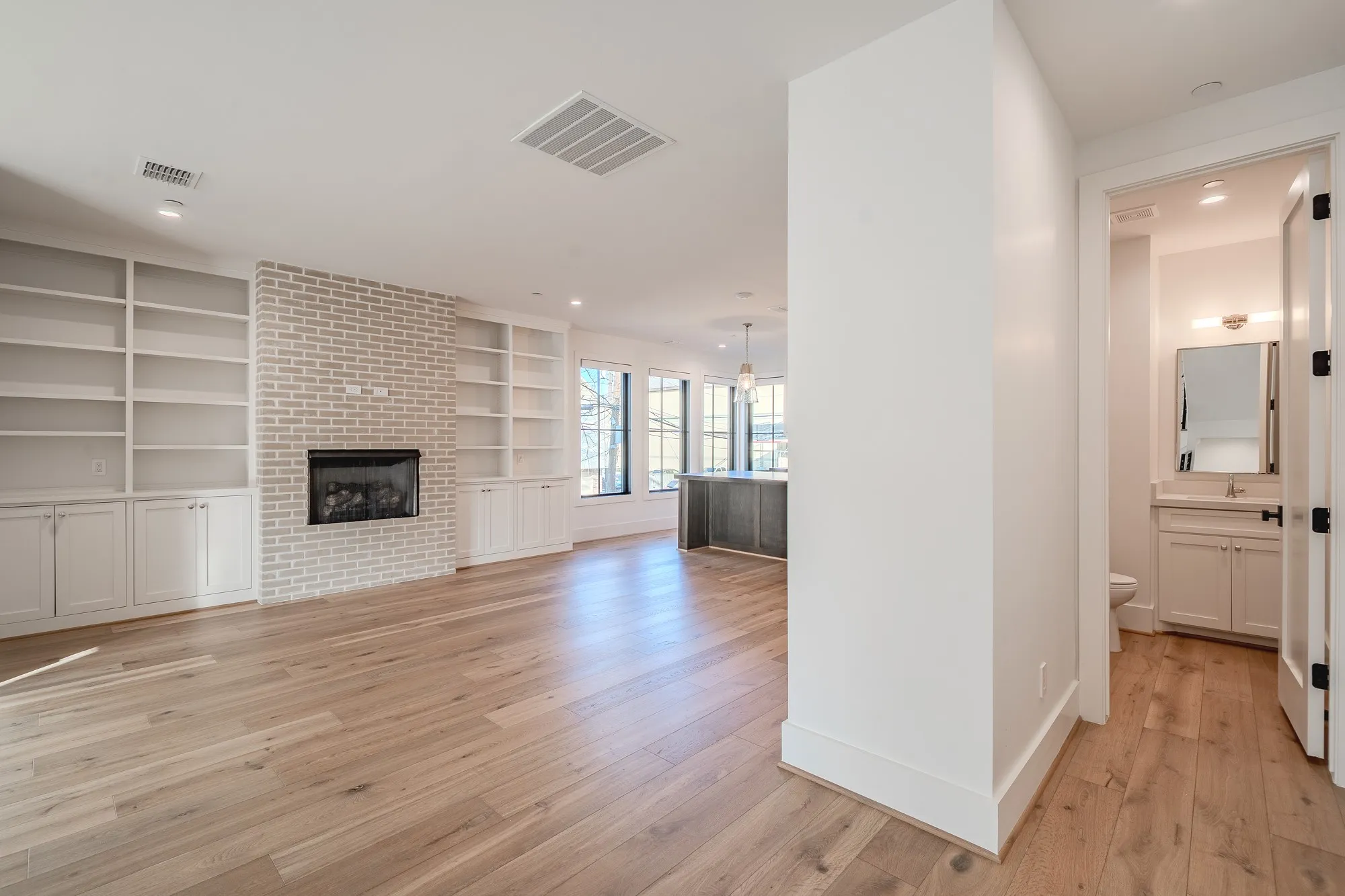 Condominium For Rent in Dallas County , 4112 Druid Lane 4, University Park, Texas 75205, 2 Bedroom, 3 Bathroom, 2 Garage spaces, 1,860 Sqft, built in 2024, mls#21407388, Real Estate Agent in University Park, Homes For Rent in Dallas county, Homes For Rent in University Park, Realtor in University Park Texas, Real Estate Brokerage Independent Realty Texas, Luminita Cordes Realtor