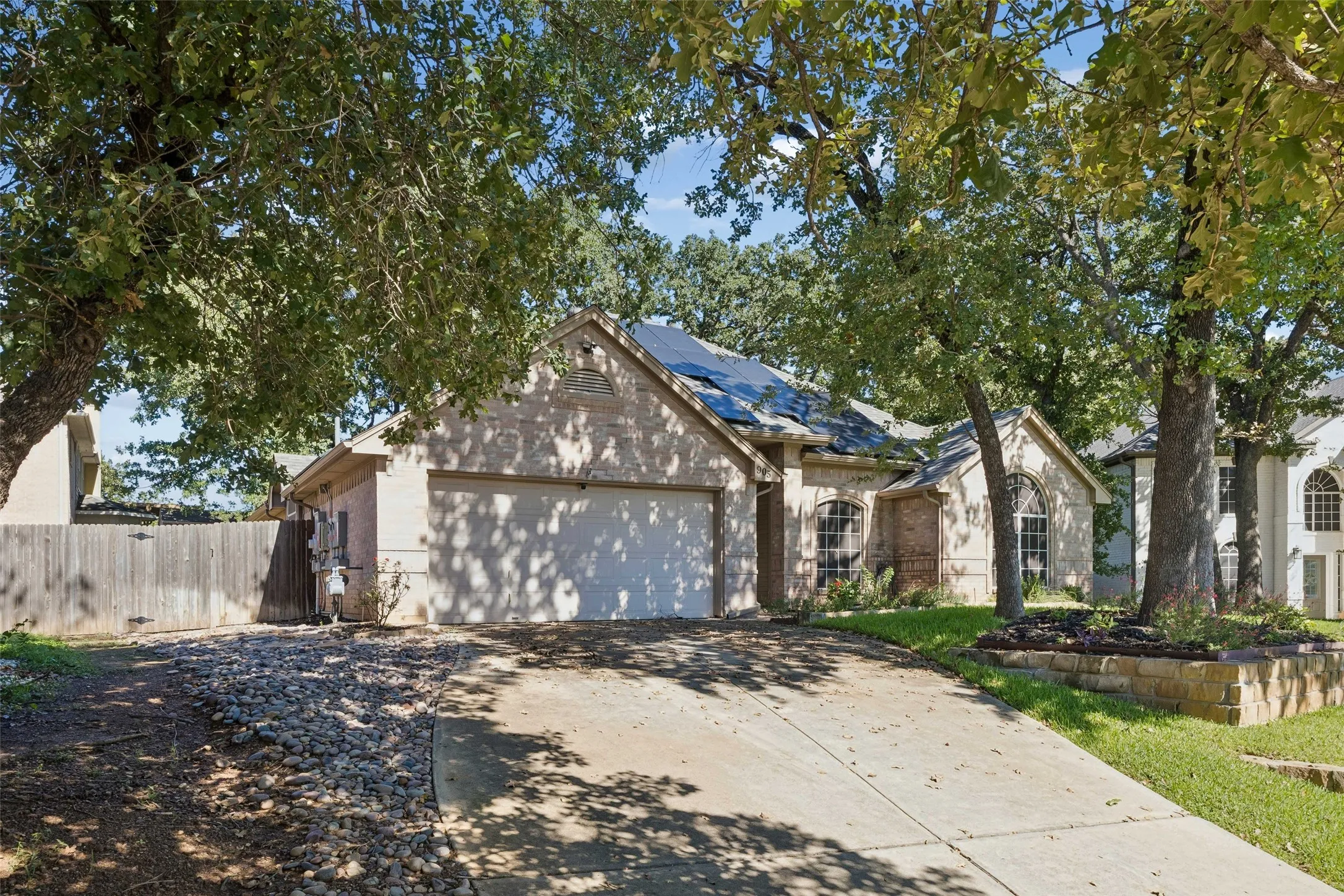 Single Family Residence For Sale in Tarrant County , 905 Forest Hollow Drive, Hurst, Texas 76053, 3 Bedroom, 2 Bathroom, 2 Garage spaces, 1,735 Sqft, built in 1999, mls#21397793, Real Estate Agent in Hurst, Homes For Sale in Tarrant county, Homes For Sale in Hurst, Realtor in Hurst Texas, Real Estate Brokerage Independent Realty Texas, Luminita Cordes Realtor
