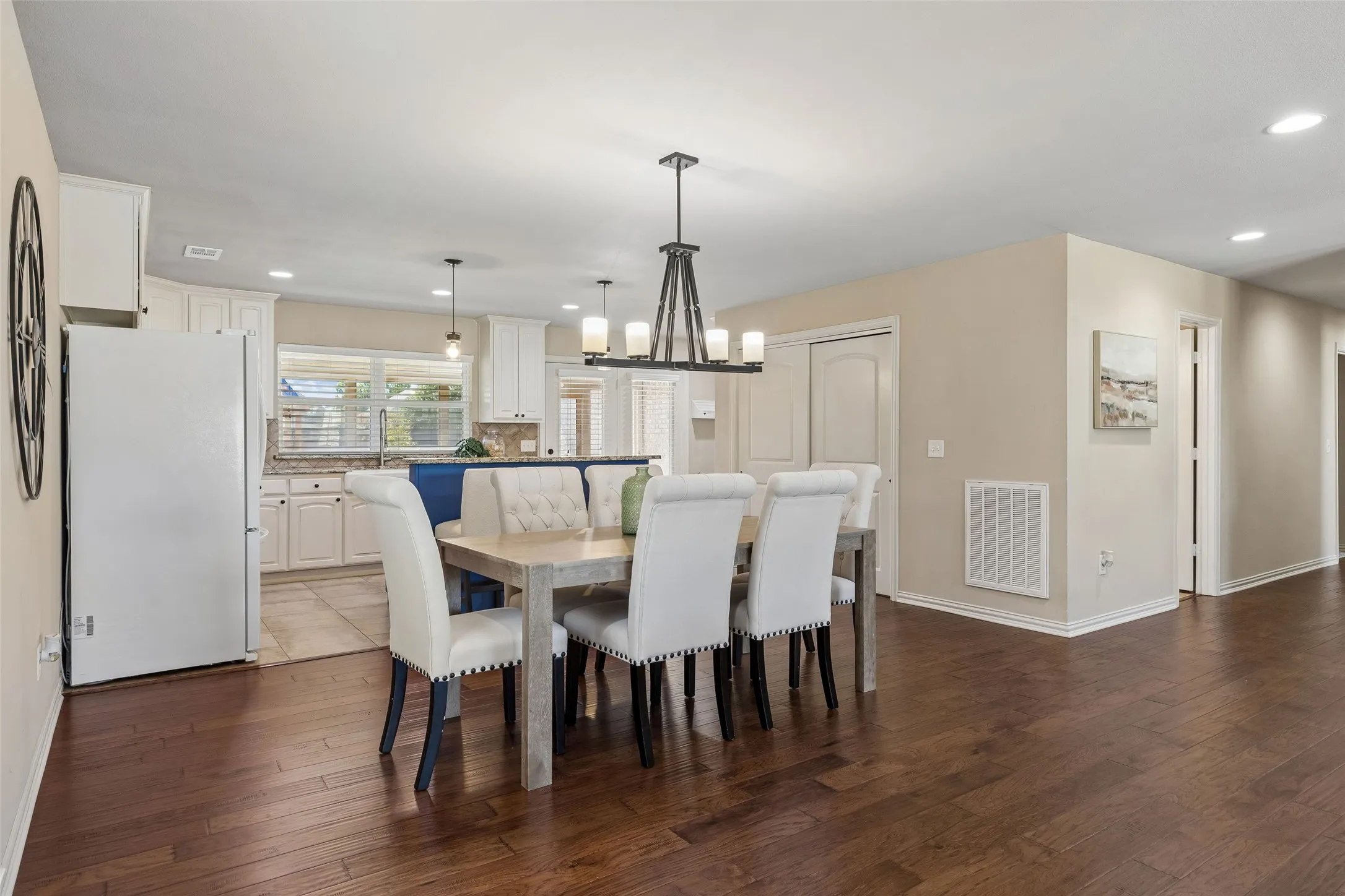 Single Family Residence For Sale in Dallas County , 8106 Woodside Road, Rowlett, Texas 75088, 3 Bedroom, 2 Bathroom, 2 Garage spaces, 1,707 Sqft, built in 2016, mls#21407266, Real Estate Agent in Rowlett, Homes For Sale in Dallas county, Homes For Sale in Rowlett, Realtor in Rowlett Texas, Real Estate Brokerage Independent Realty Texas, Luminita Cordes Realtor