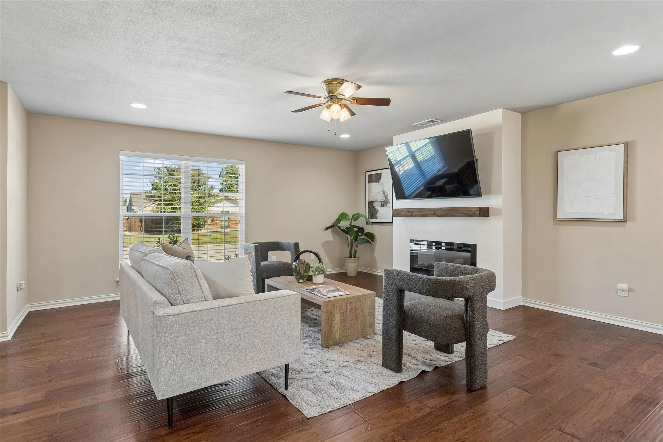 Single Family Residence For Sale in Dallas County , 8106 Woodside Road, Rowlett, Texas 75088, 3 Bedroom, 2 Bathroom, 2 Garage spaces, 1,707 Sqft, built in 2016, mls#21407266, Real Estate Agent in Rowlett, Homes For Sale in Dallas county, Homes For Sale in Rowlett, Realtor in Rowlett Texas, Real Estate Brokerage Independent Realty Texas, Luminita Cordes Realtor
