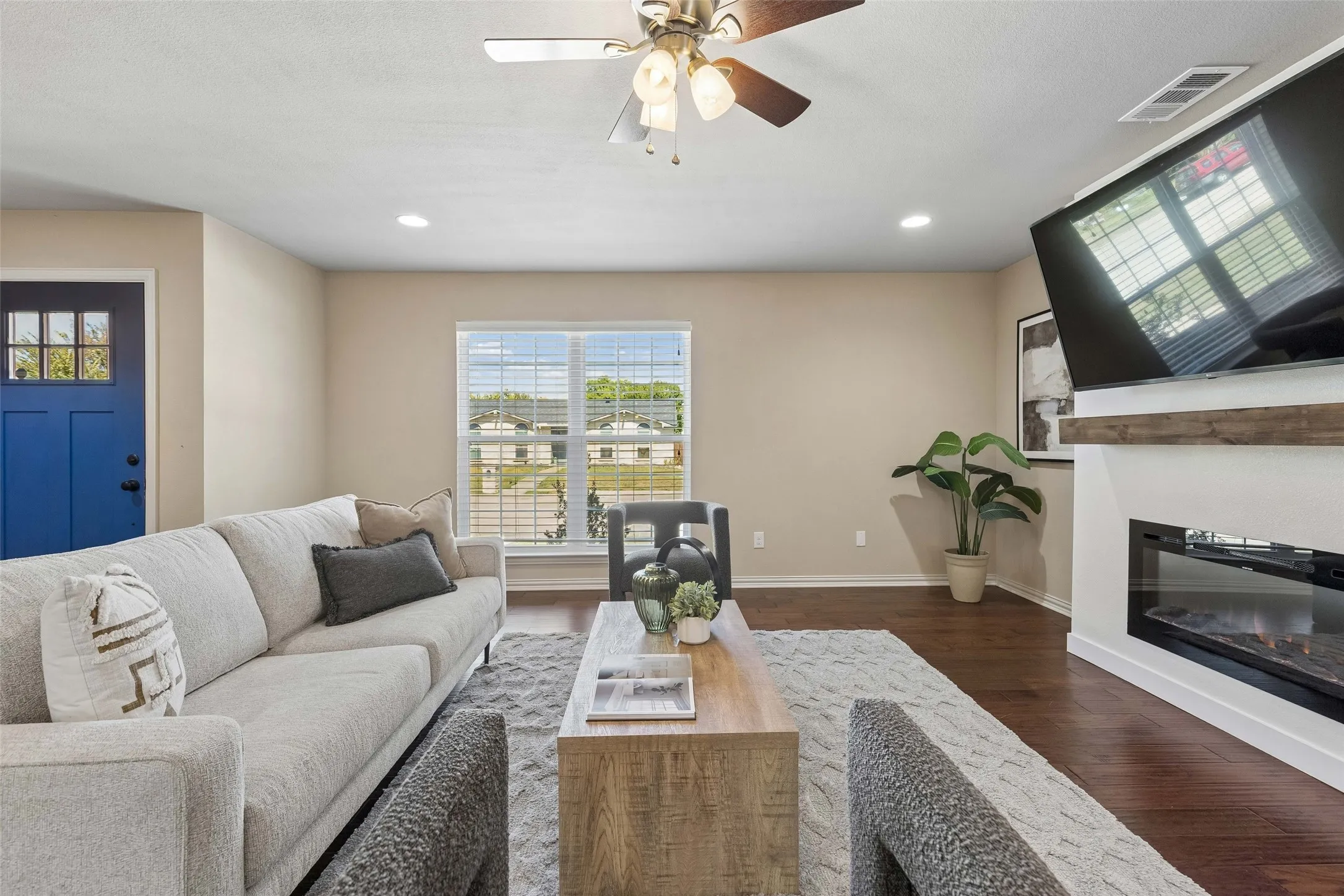Single Family Residence For Sale in Dallas County , 8106 Woodside Road, Rowlett, Texas 75088, 3 Bedroom, 2 Bathroom, 2 Garage spaces, 1,707 Sqft, built in 2016, mls#21407266, Real Estate Agent in Rowlett, Homes For Sale in Dallas county, Homes For Sale in Rowlett, Realtor in Rowlett Texas, Real Estate Brokerage Independent Realty Texas, Luminita Cordes Realtor