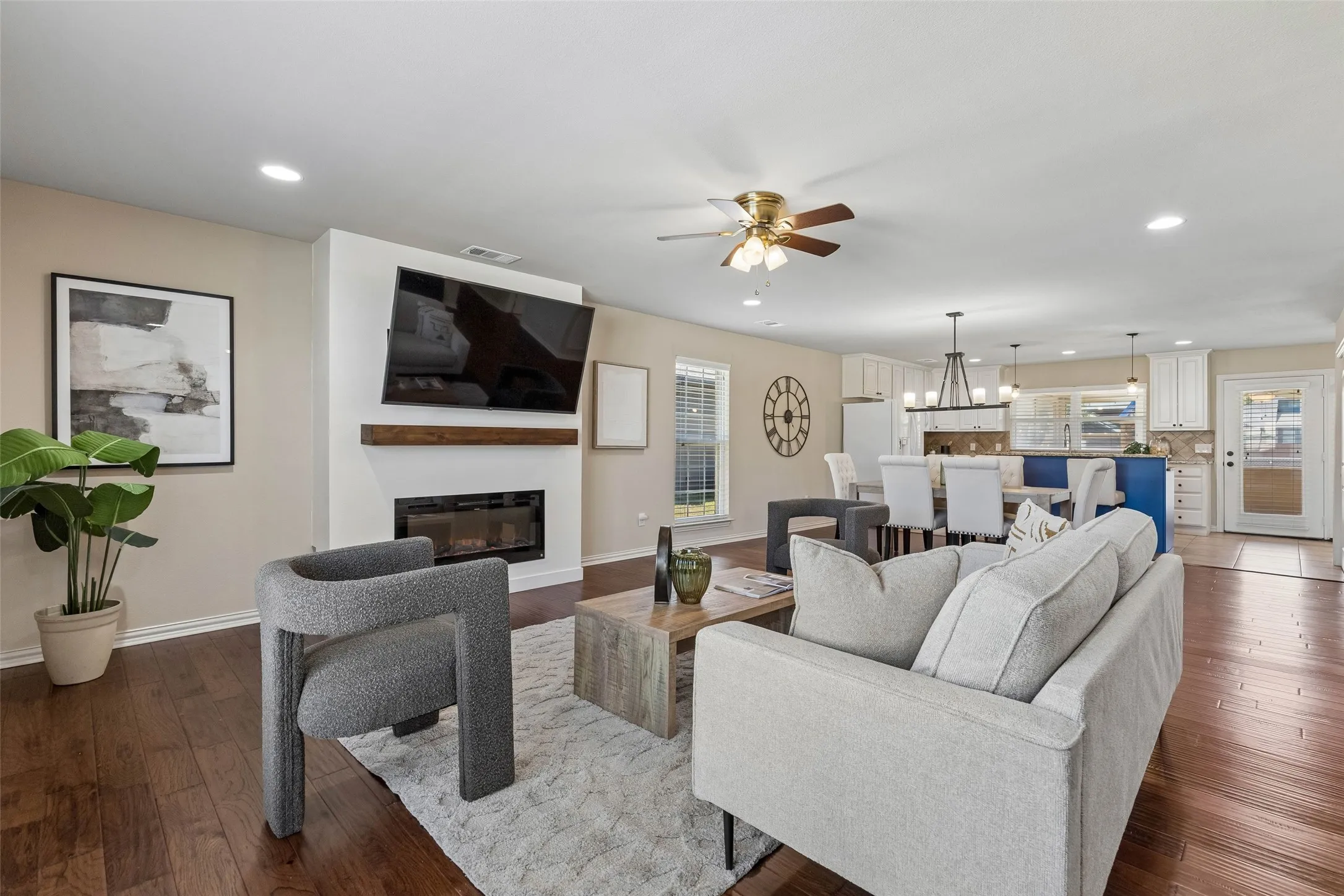 Single Family Residence For Sale in Dallas County , 8106 Woodside Road, Rowlett, Texas 75088, 3 Bedroom, 2 Bathroom, 2 Garage spaces, 1,707 Sqft, built in 2016, mls#21407266, Real Estate Agent in Rowlett, Homes For Sale in Dallas county, Homes For Sale in Rowlett, Realtor in Rowlett Texas, Real Estate Brokerage Independent Realty Texas, Luminita Cordes Realtor