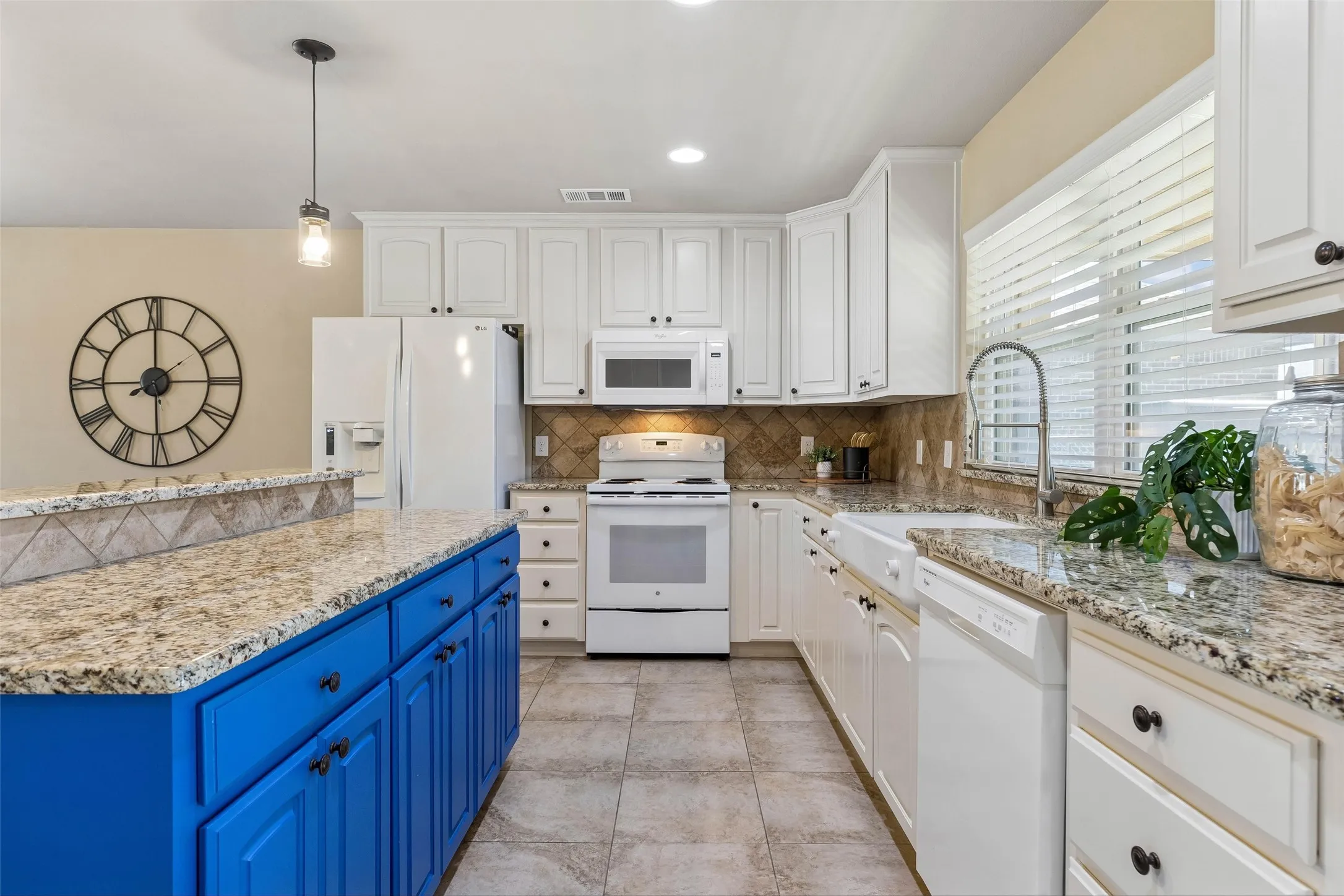 Single Family Residence For Sale in Dallas County , 8106 Woodside Road, Rowlett, Texas 75088, 3 Bedroom, 2 Bathroom, 2 Garage spaces, 1,707 Sqft, built in 2016, mls#21407266, Real Estate Agent in Rowlett, Homes For Sale in Dallas county, Homes For Sale in Rowlett, Realtor in Rowlett Texas, Real Estate Brokerage Independent Realty Texas, Luminita Cordes Realtor