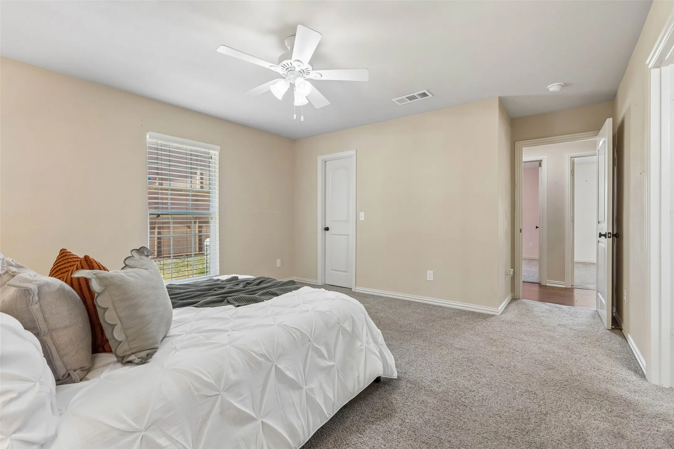 Single Family Residence For Sale in Dallas County , 8106 Woodside Road, Rowlett, Texas 75088, 3 Bedroom, 2 Bathroom, 2 Garage spaces, 1,707 Sqft, built in 2016, mls#21407266, Real Estate Agent in Rowlett, Homes For Sale in Dallas county, Homes For Sale in Rowlett, Realtor in Rowlett Texas, Real Estate Brokerage Independent Realty Texas, Luminita Cordes Realtor