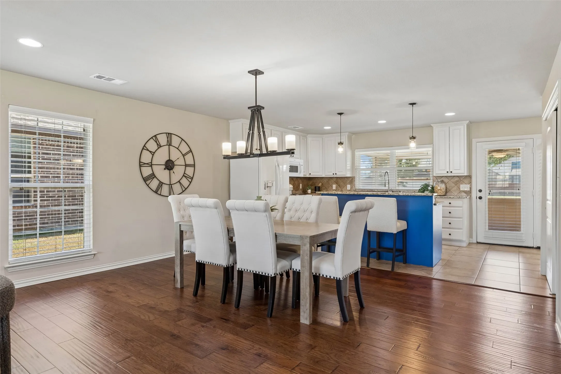 Single Family Residence For Sale in Dallas County , 8106 Woodside Road, Rowlett, Texas 75088, 3 Bedroom, 2 Bathroom, 2 Garage spaces, 1,707 Sqft, built in 2016, mls#21407266, Real Estate Agent in Rowlett, Homes For Sale in Dallas county, Homes For Sale in Rowlett, Realtor in Rowlett Texas, Real Estate Brokerage Independent Realty Texas, Luminita Cordes Realtor
