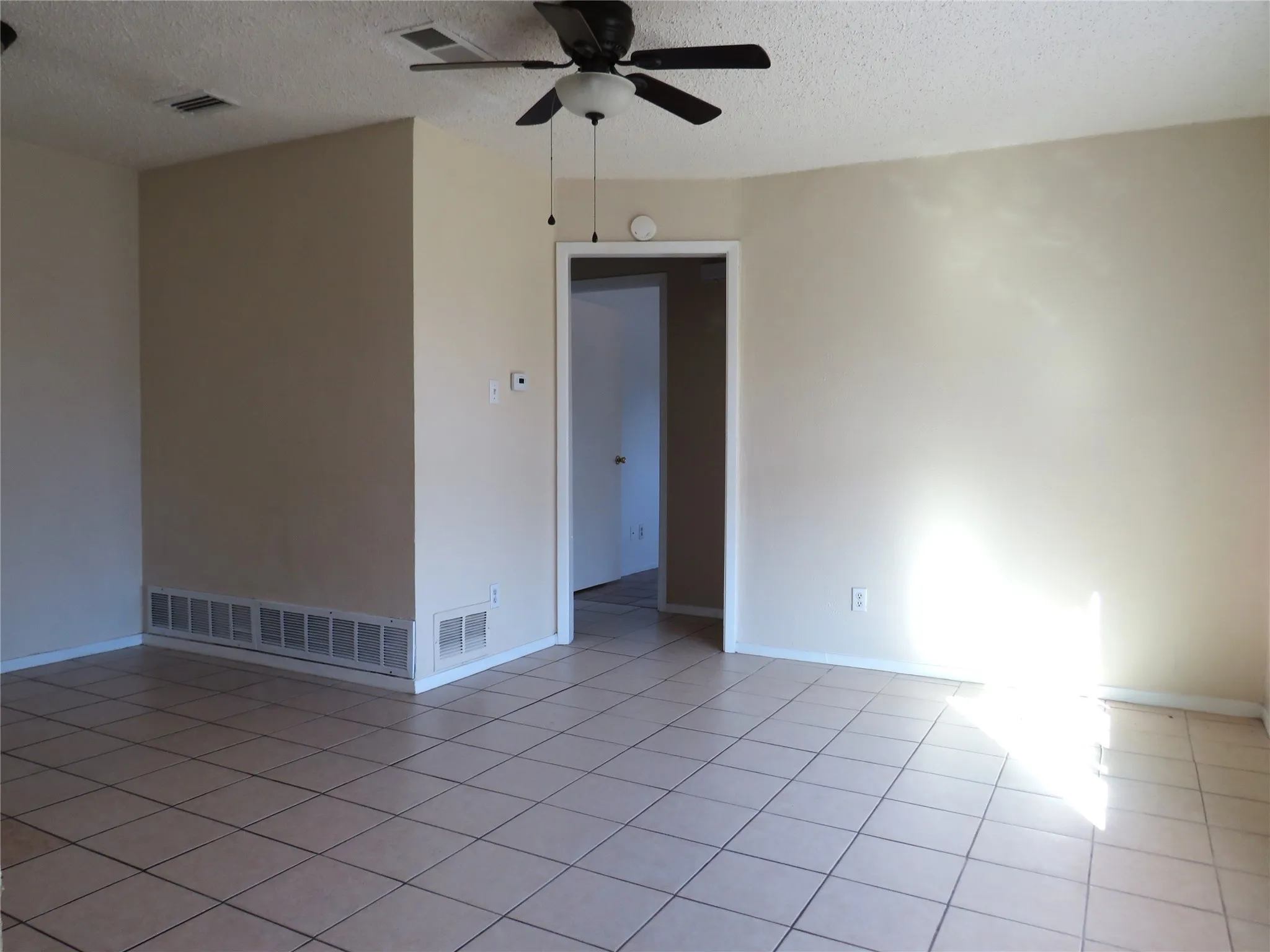 Duplex For Rent in Denton County , 2500 Bowling Green Street B, Denton, Texas 76201, 2 Bedroom, 2 Bathroom, Garage spaces, 1,311 Sqft, built in 1975, mls#21407400, Real Estate Agent in Denton, Homes For Rent in Denton county, Homes For Rent in Denton, Realtor in Denton Texas, Real Estate Brokerage Independent Realty Texas, Luminita Cordes Realtor