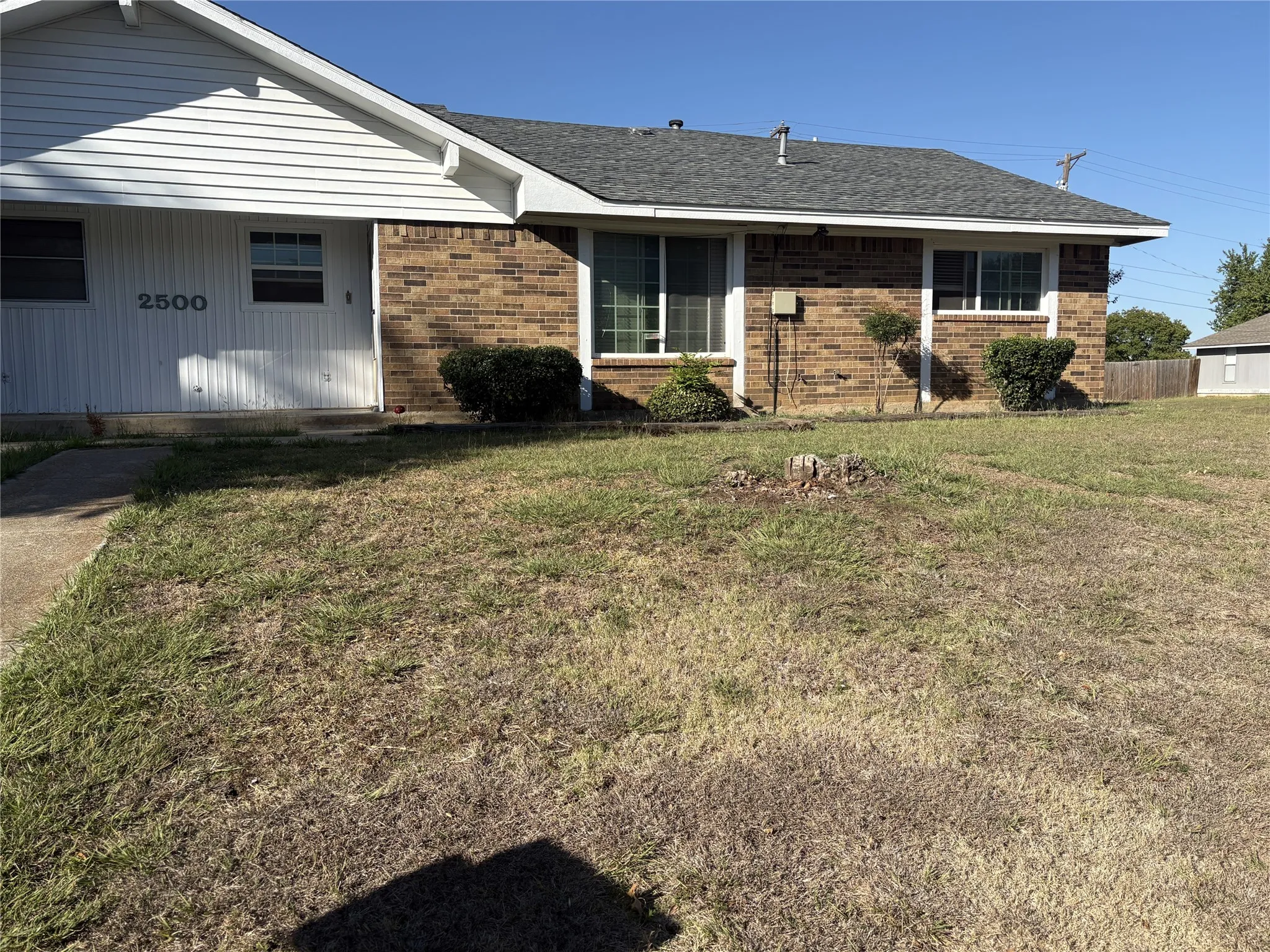 Duplex For Rent in Denton County , 2500 Bowling Green Street B, Denton, Texas 76201, 2 Bedroom, 2 Bathroom, Garage spaces, 1,311 Sqft, built in 1975, mls#21407400, Real Estate Agent in Denton, Homes For Rent in Denton county, Homes For Rent in Denton, Realtor in Denton Texas, Real Estate Brokerage Independent Realty Texas, Luminita Cordes Realtor